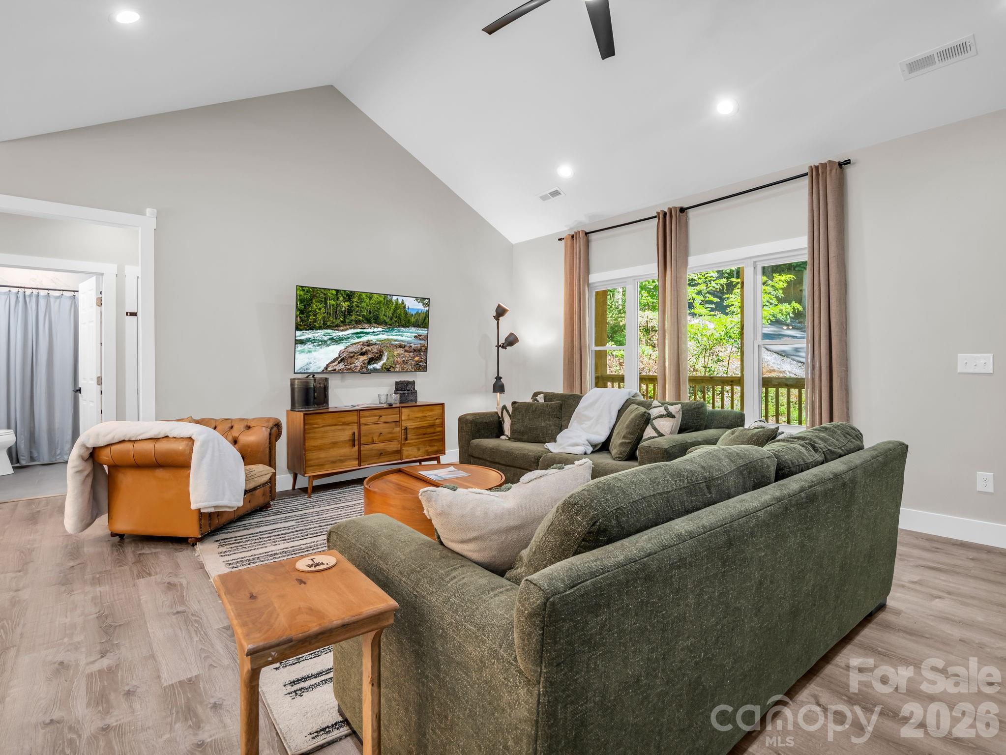 Single Family Residence at 180 Ridgeview Drive, Hendersonville, photo 11 of 40