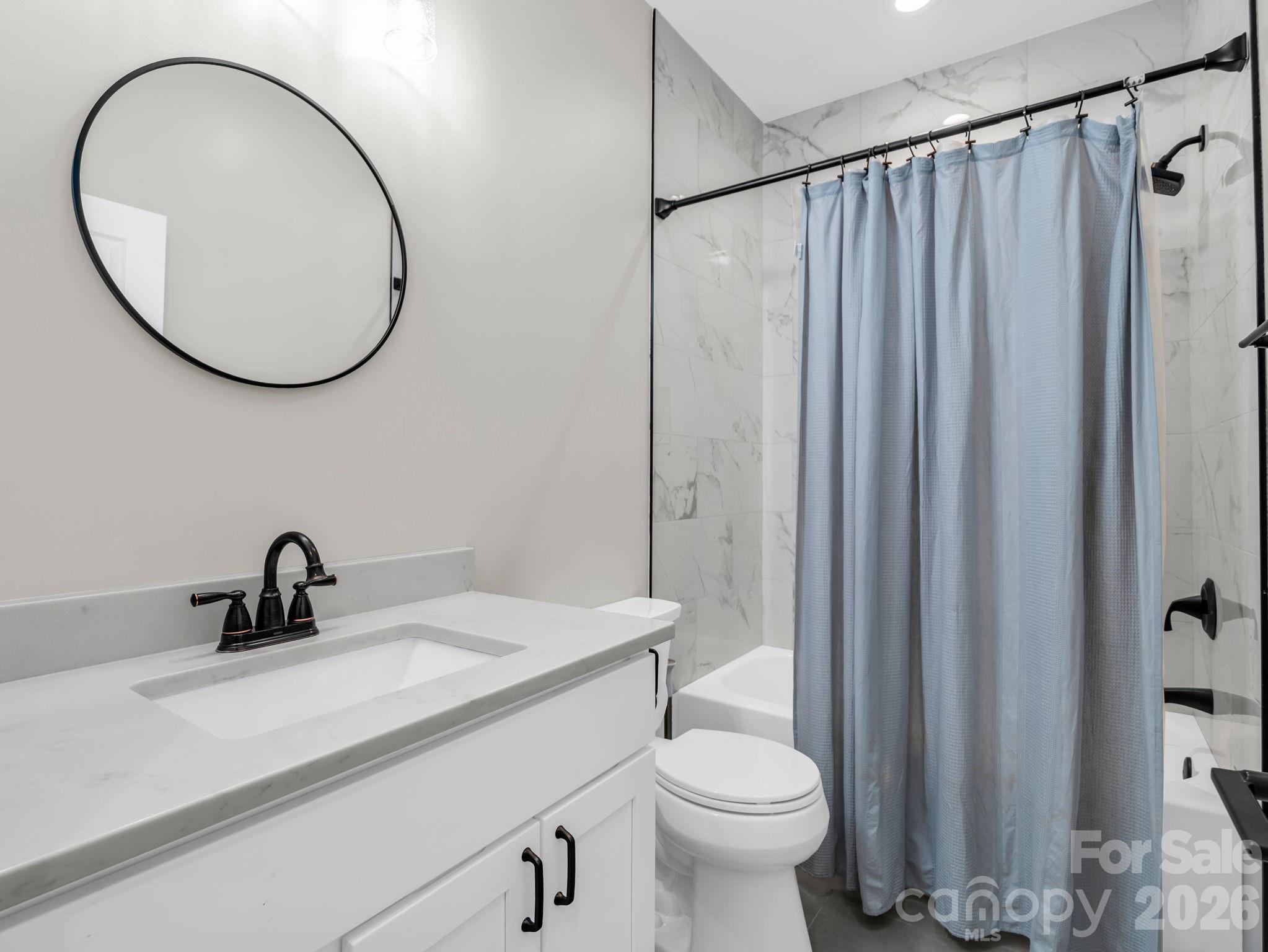 Guest bathroom. in the hall between the two guest bedrooms. - 180 Ridgeview Drive, Hendersonville