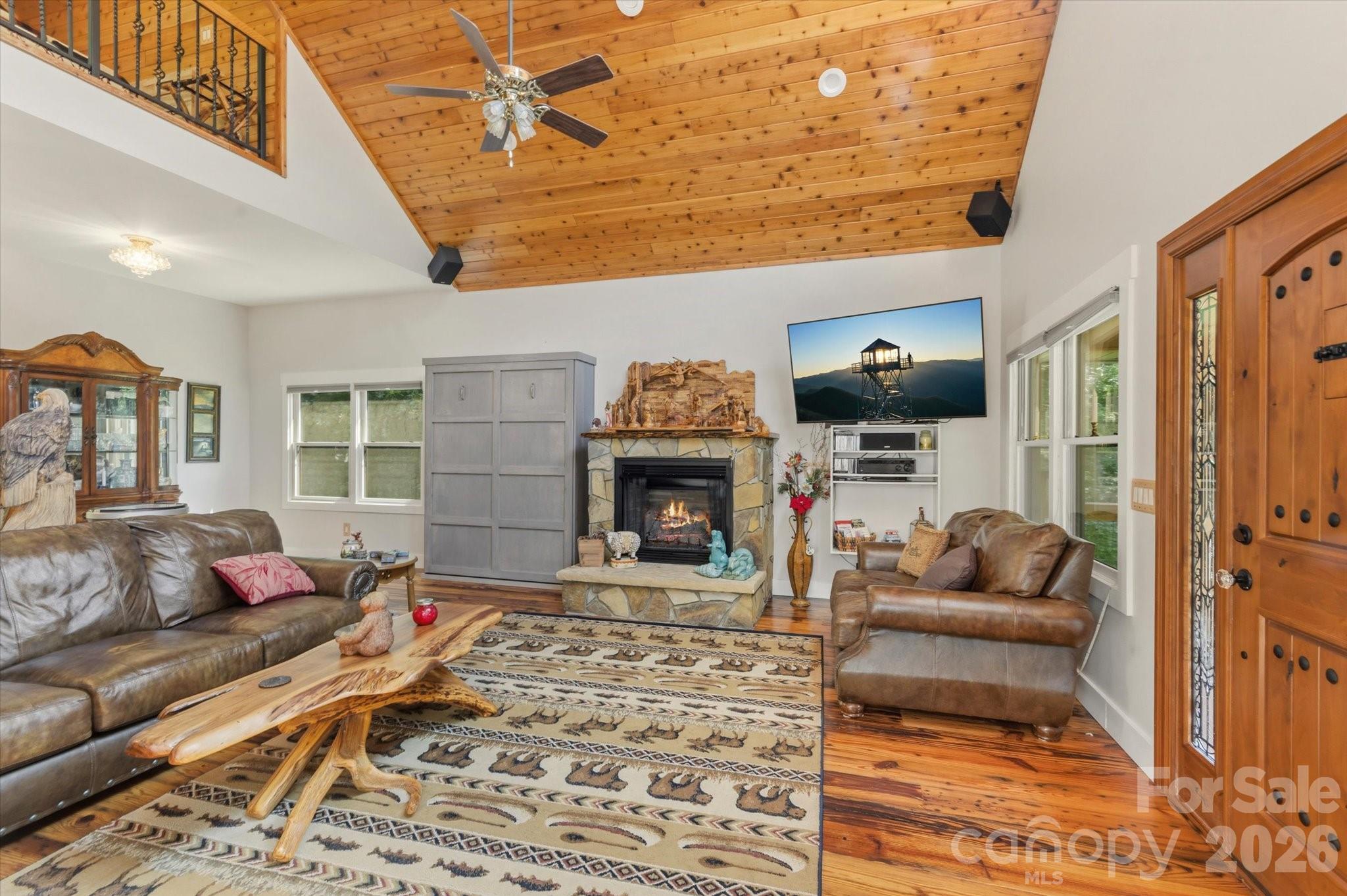 Great room with gas logs - 2533 Coopers Creek Road, Bryson City