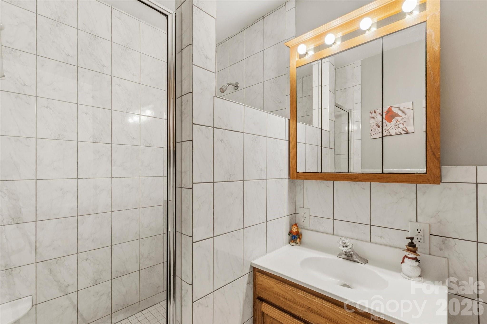 2nd living quarters bathroom - 2533 Coopers Creek Road, Bryson City