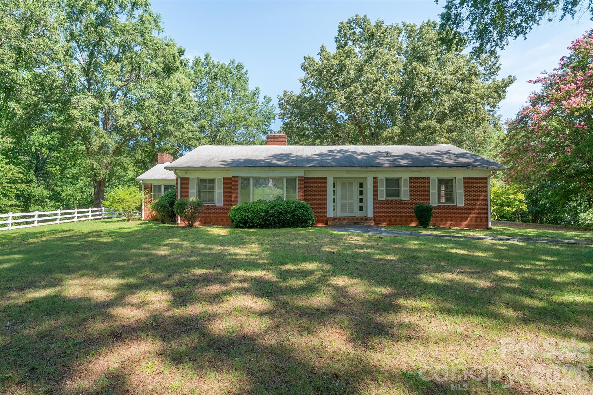 Single Family Residence at 17 E Murray Street, Maiden, photo 2 of 33