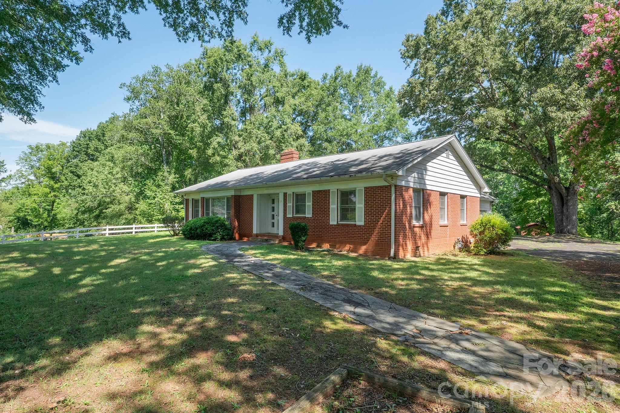 Single Family Residence at 17 E Murray Street, Maiden, photo 5 of 33