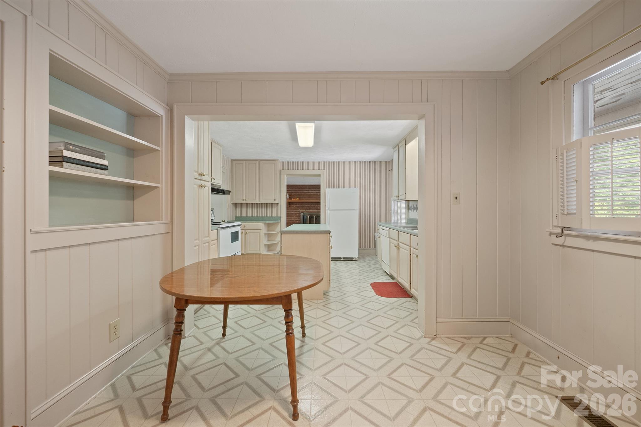 Single Family Residence at 17 E Murray Street, Maiden, photo 12 of 33
