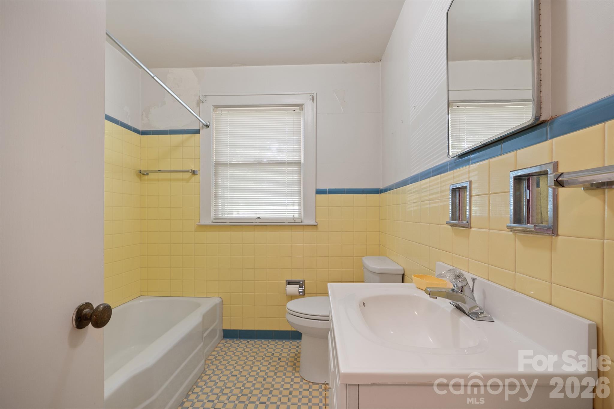 Single Family Residence at 17 E Murray Street, Maiden, photo 24 of 33