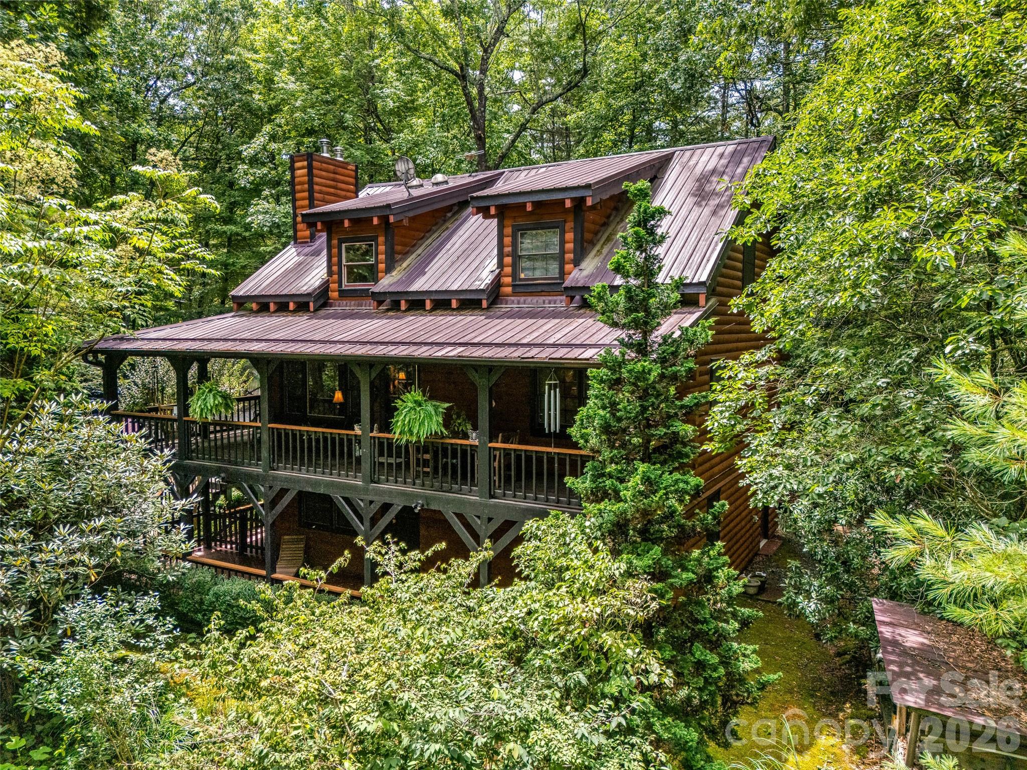 The back deck overlooks the pergola and secluded yard - 696 Top Of The Mountain Road, Hendersonville