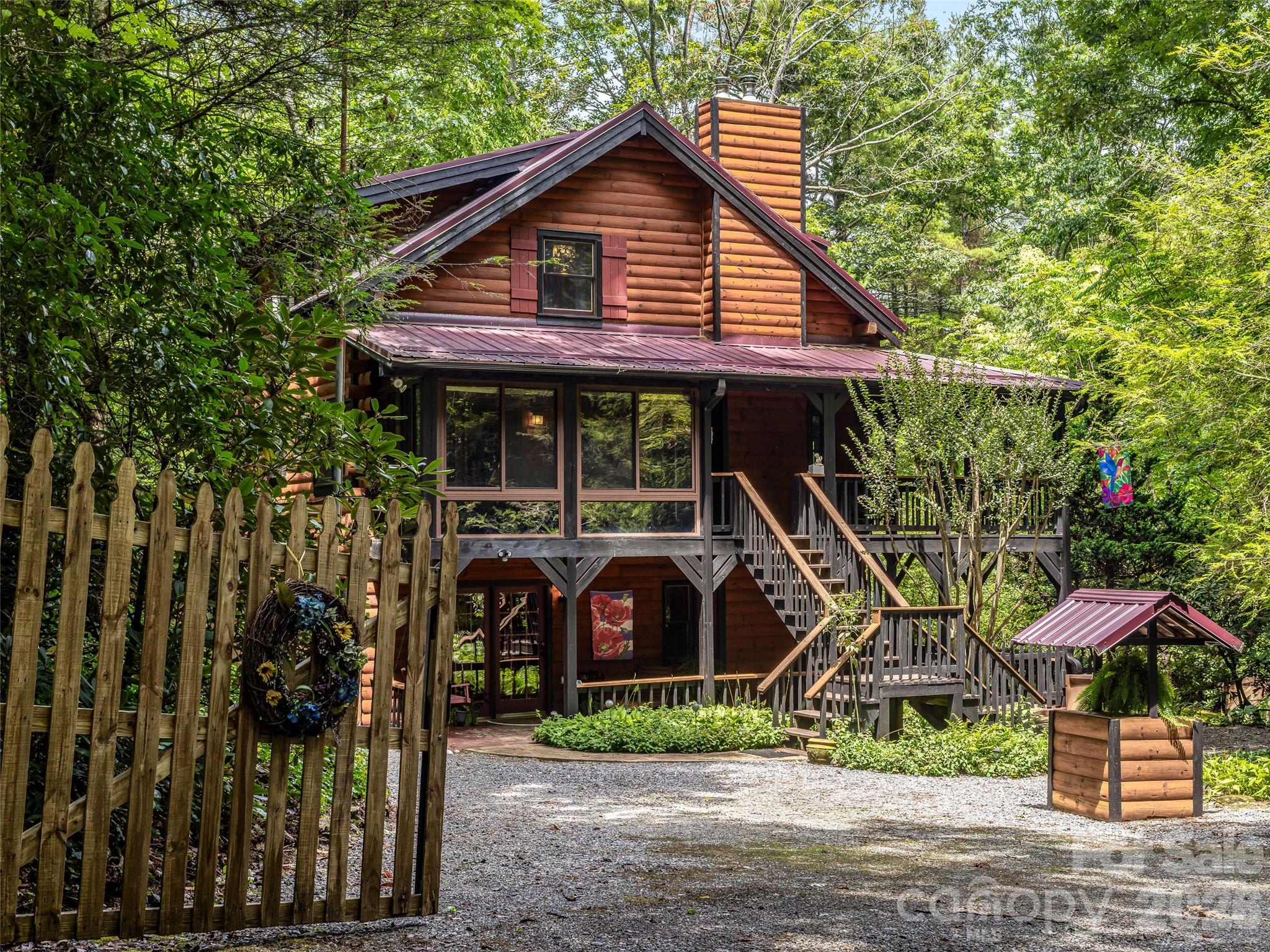 Gated driveway for security and privacy - 696 Top Of The Mountain Road, Hendersonville