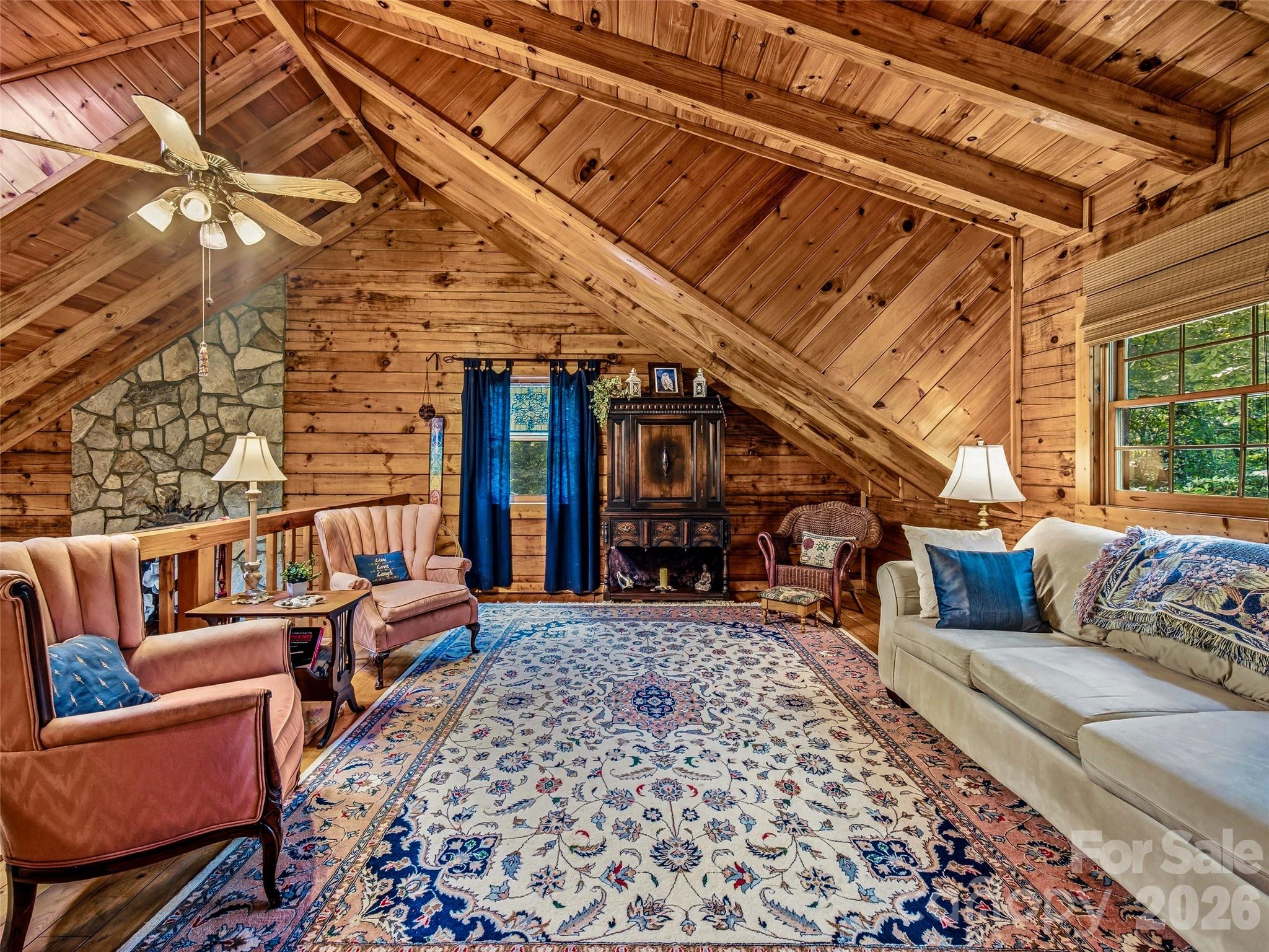 Cozy loft sitting area - 696 Top Of The Mountain Road, Hendersonville