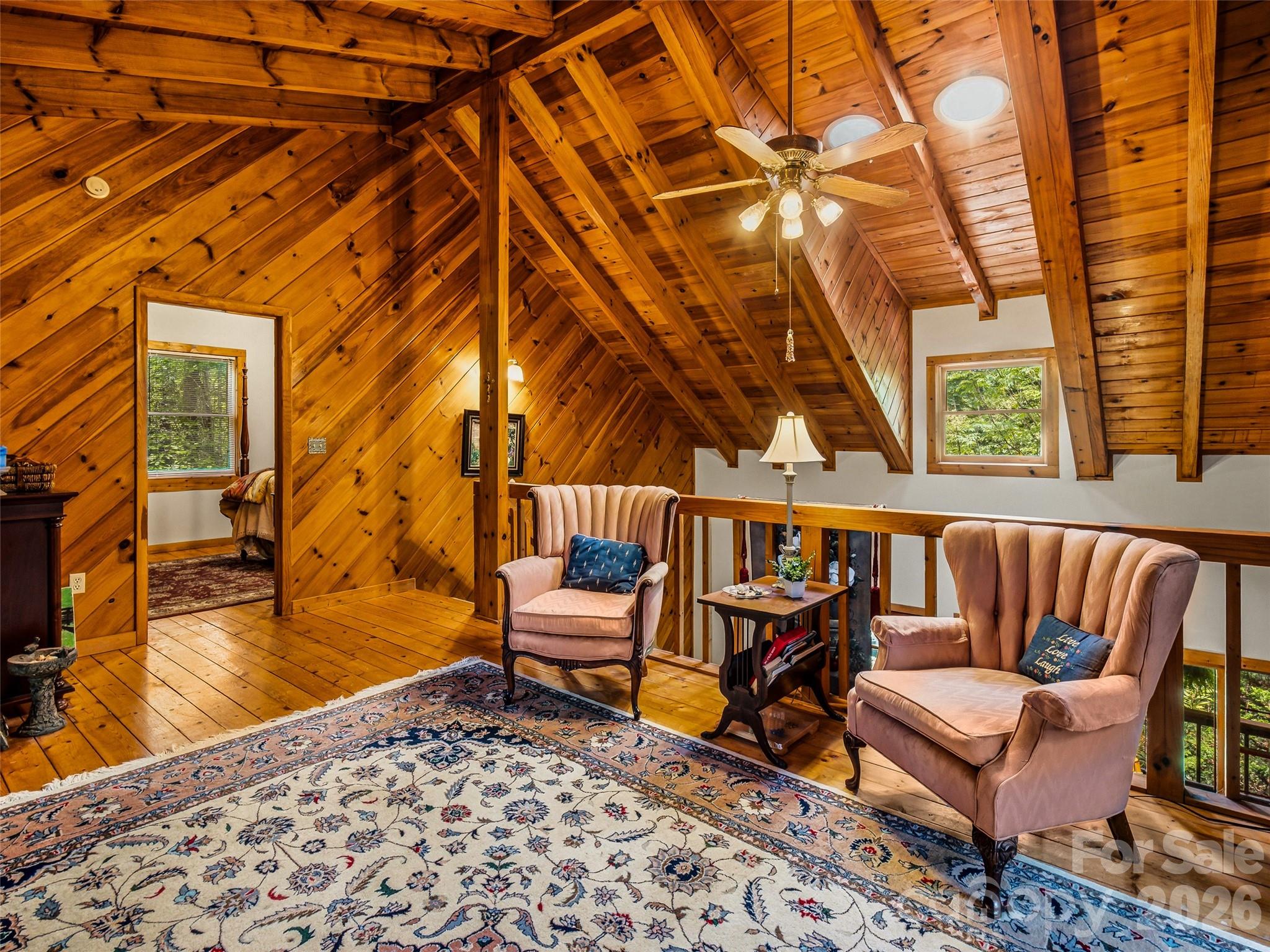 Cozy loft sitting area - 696 Top Of The Mountain Road, Hendersonville