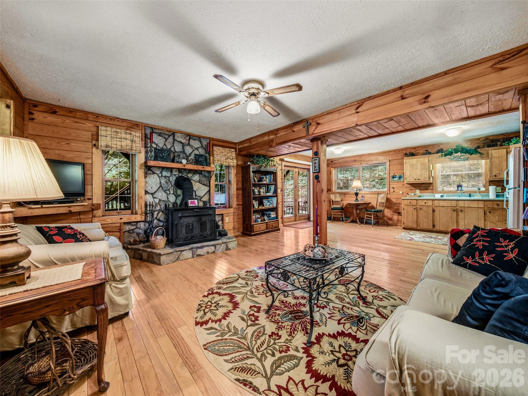 Ground level apartment - 696 Top Of The Mountain Road, Hendersonville