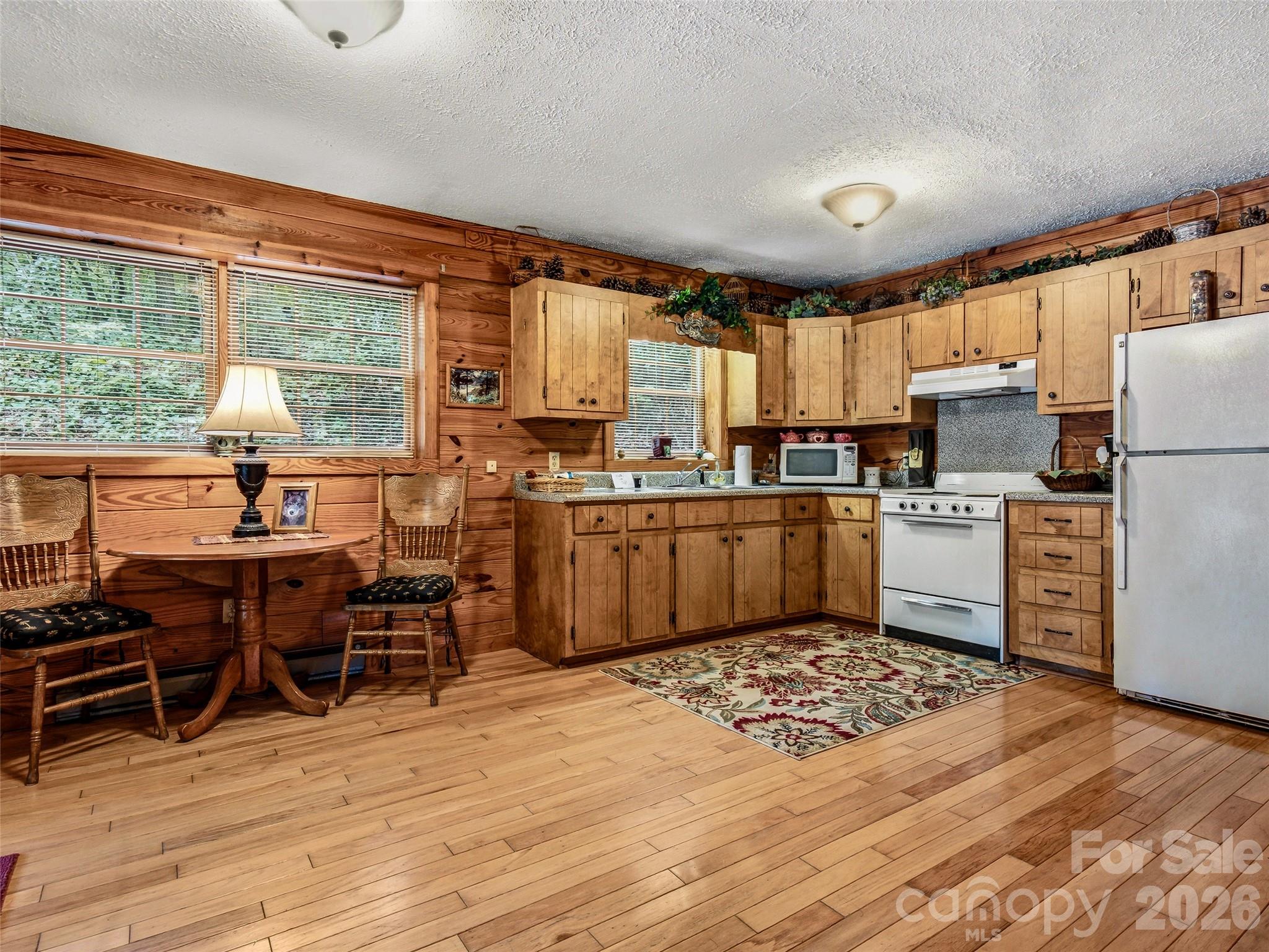 Ground level apartment - 696 Top Of The Mountain Road, Hendersonville