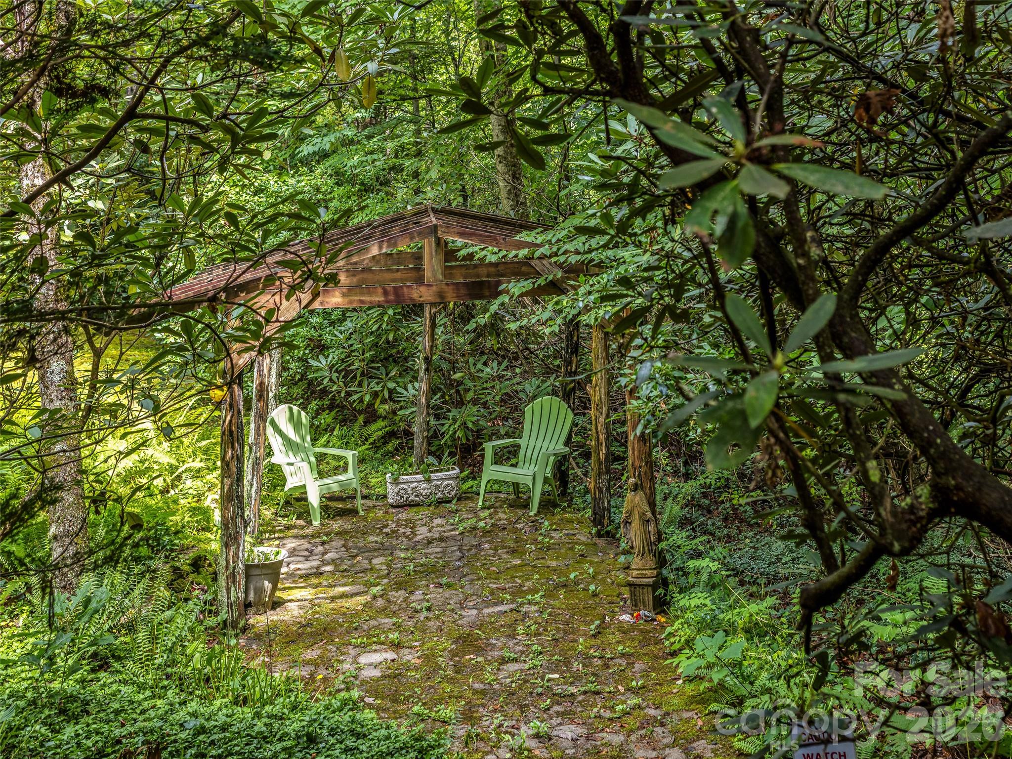 A pergola, perfect for a fire pit night - 696 Top Of The Mountain Road, Hendersonville