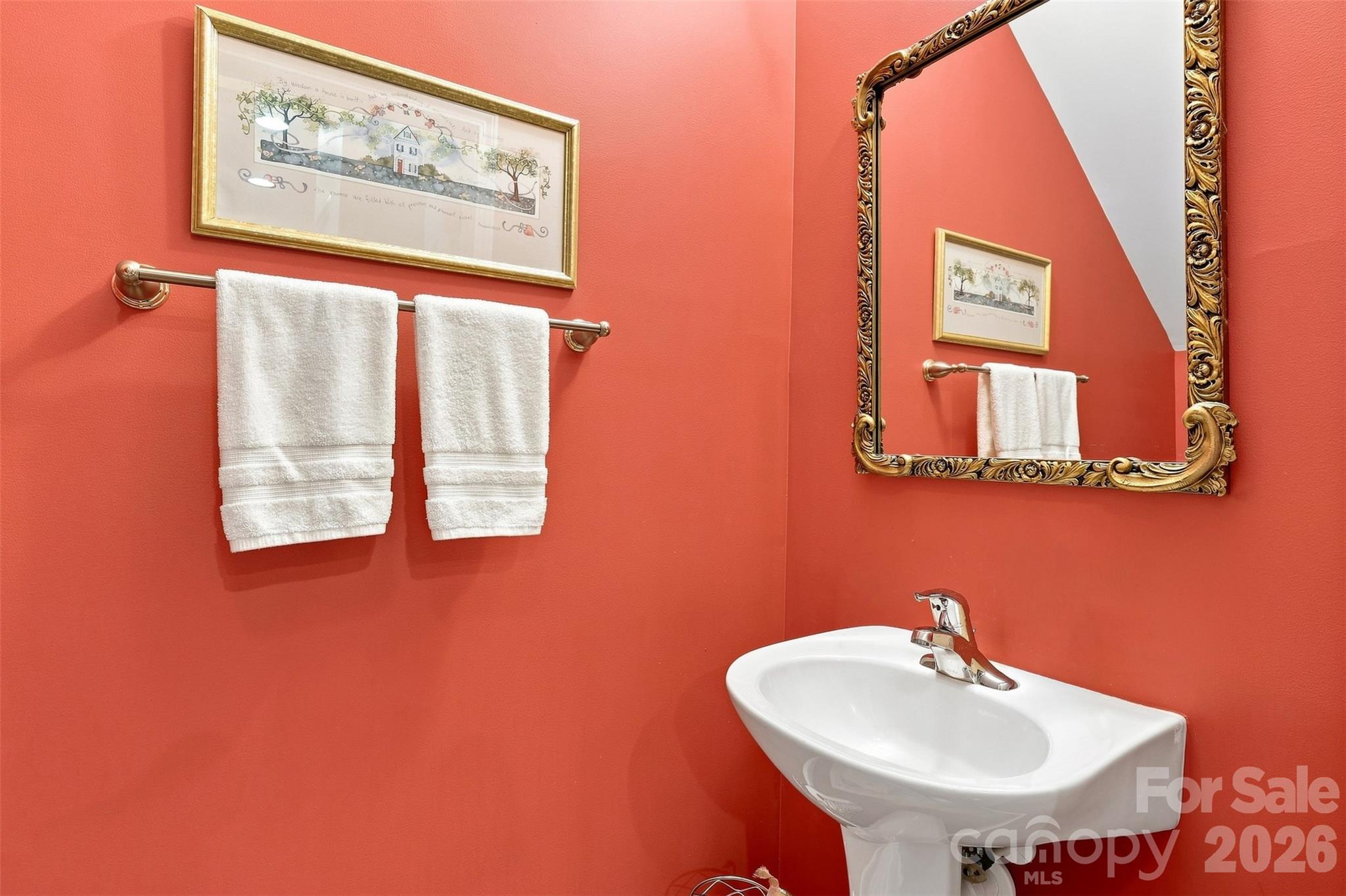 Downstair 1/2 bath - 206 Horizon Circle, Rock Hill