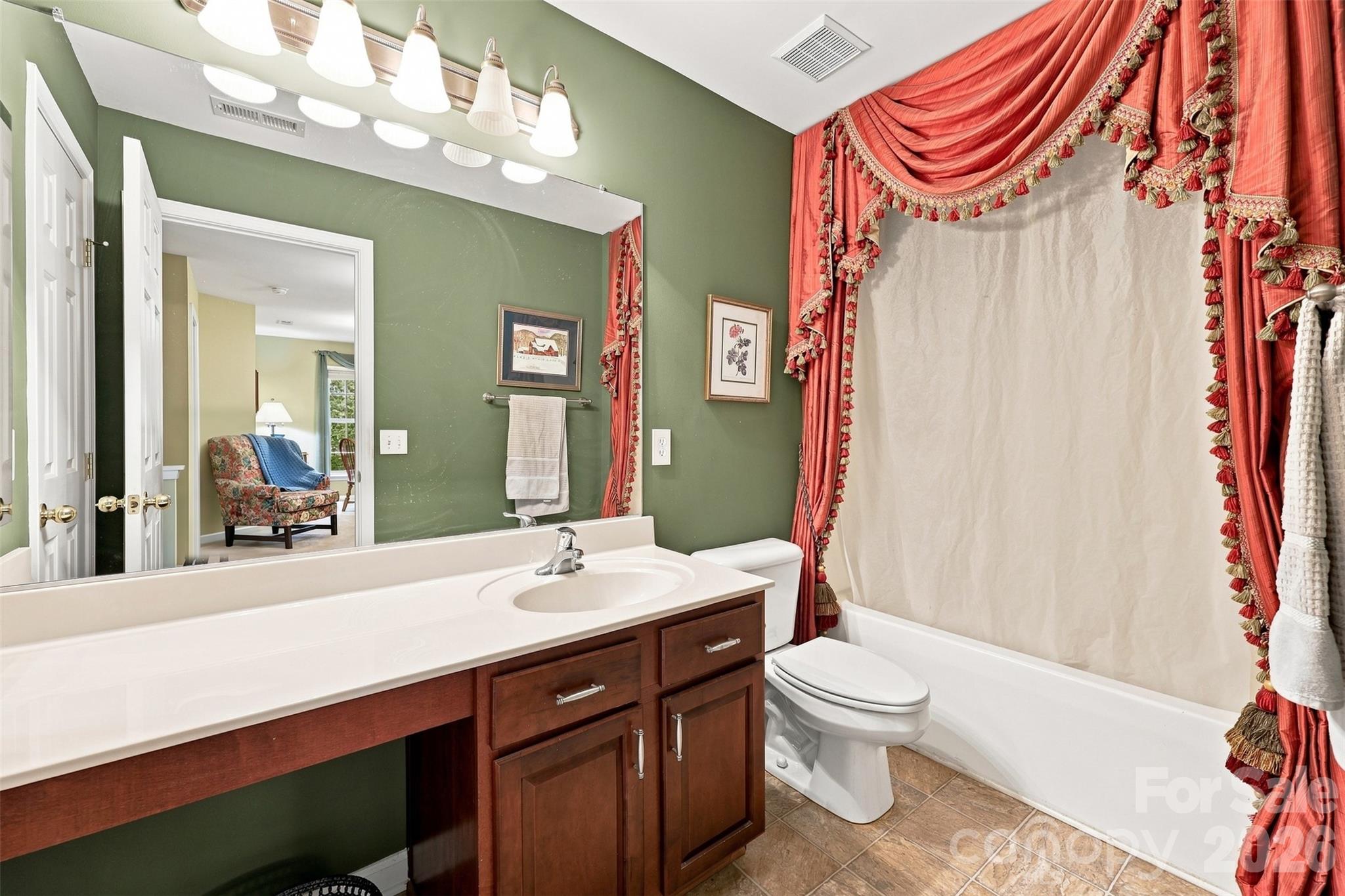 Upstair full bath - 206 Horizon Circle, Rock Hill