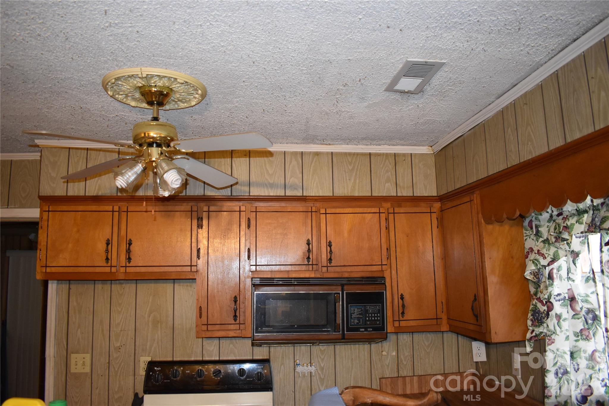 Single Family Residence at 115 Weeks Road, Rutherfordton, photo 11 of 47