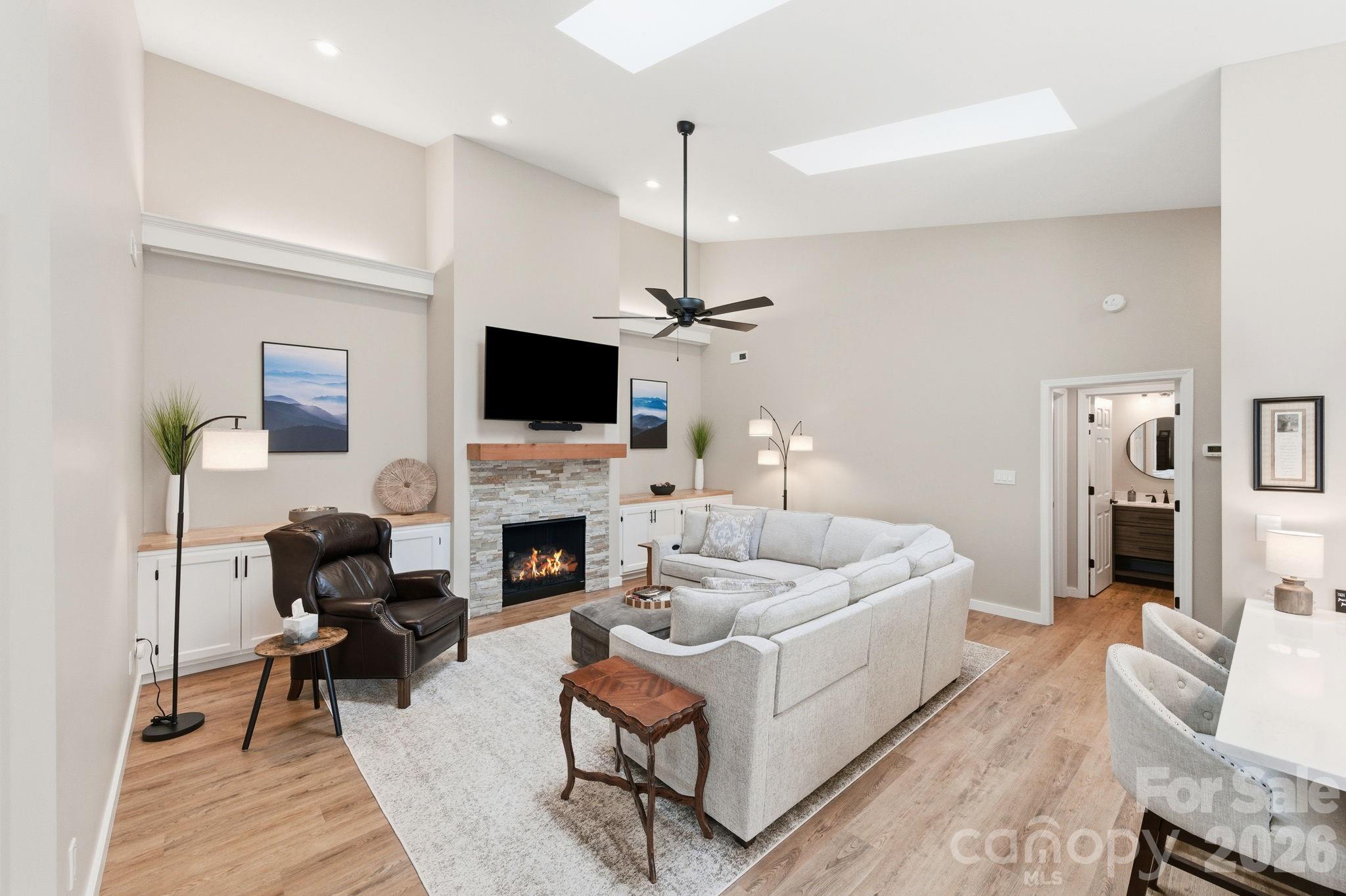 Townhouse at 11-C Heather Way, Candler, photo 9 of 40