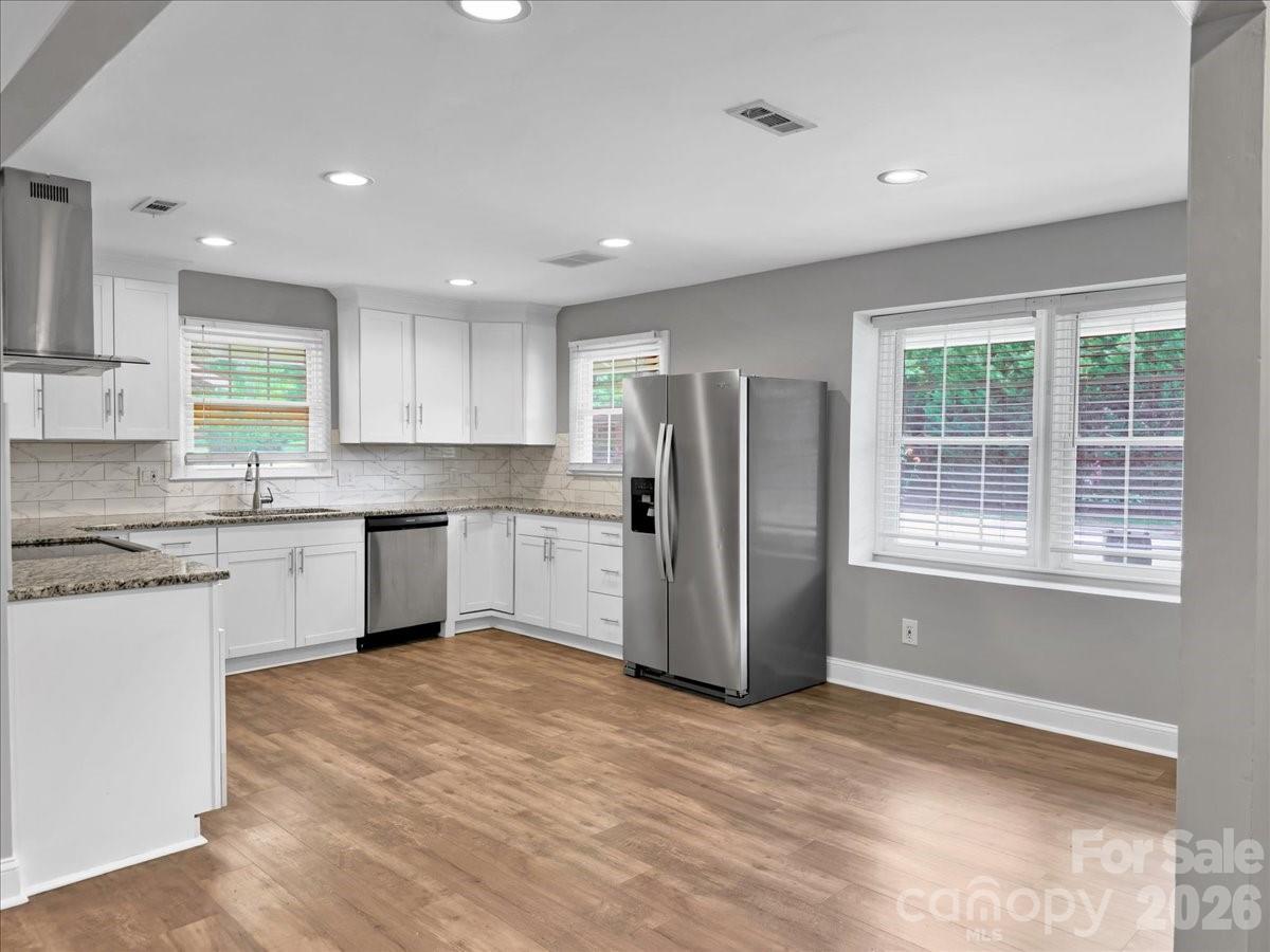 Single Family Residence at 1926 Tyvola Road, Charlotte, photo 6 of 23