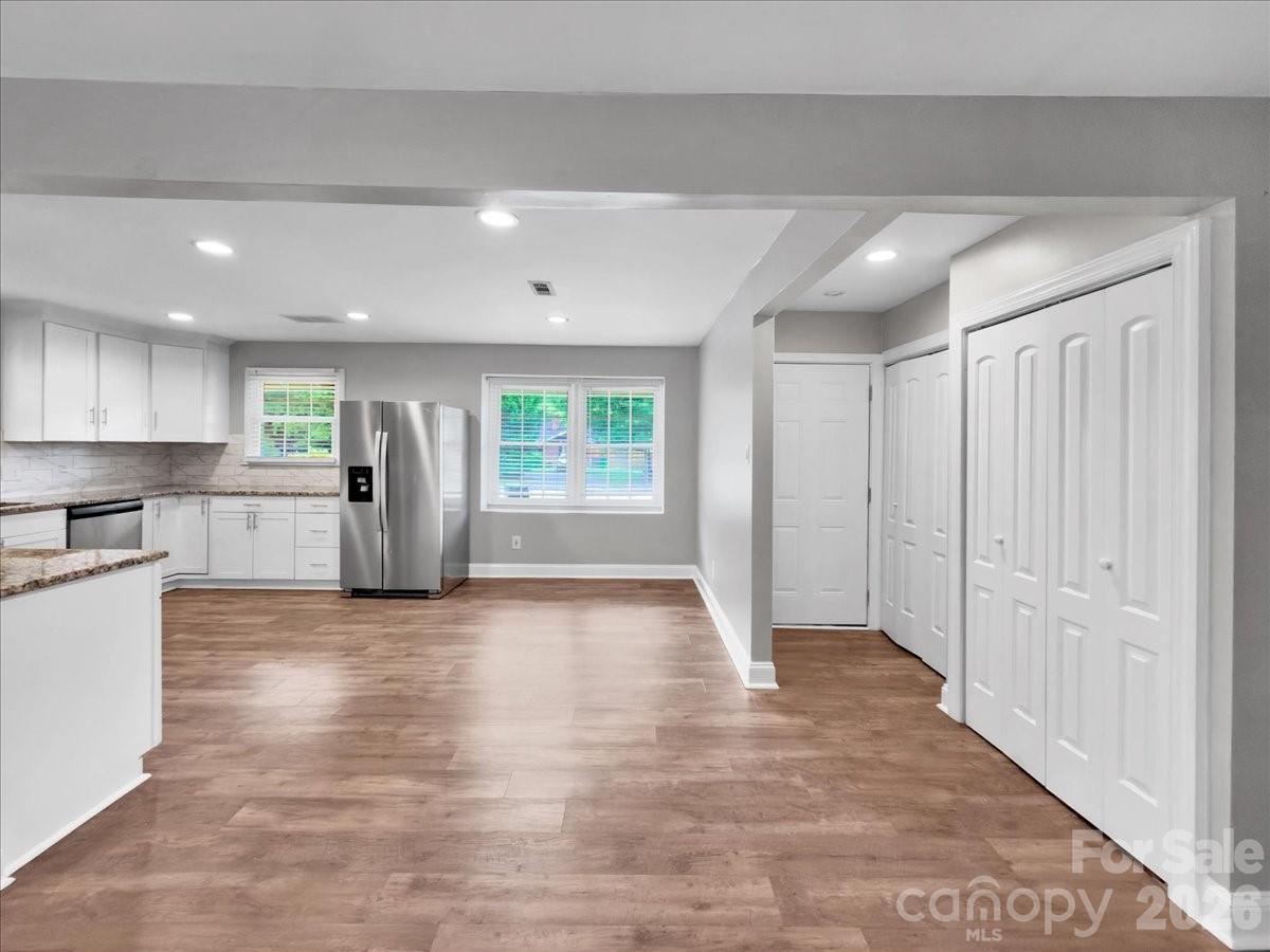 Single Family Residence at 1926 Tyvola Road, Charlotte, photo 7 of 23