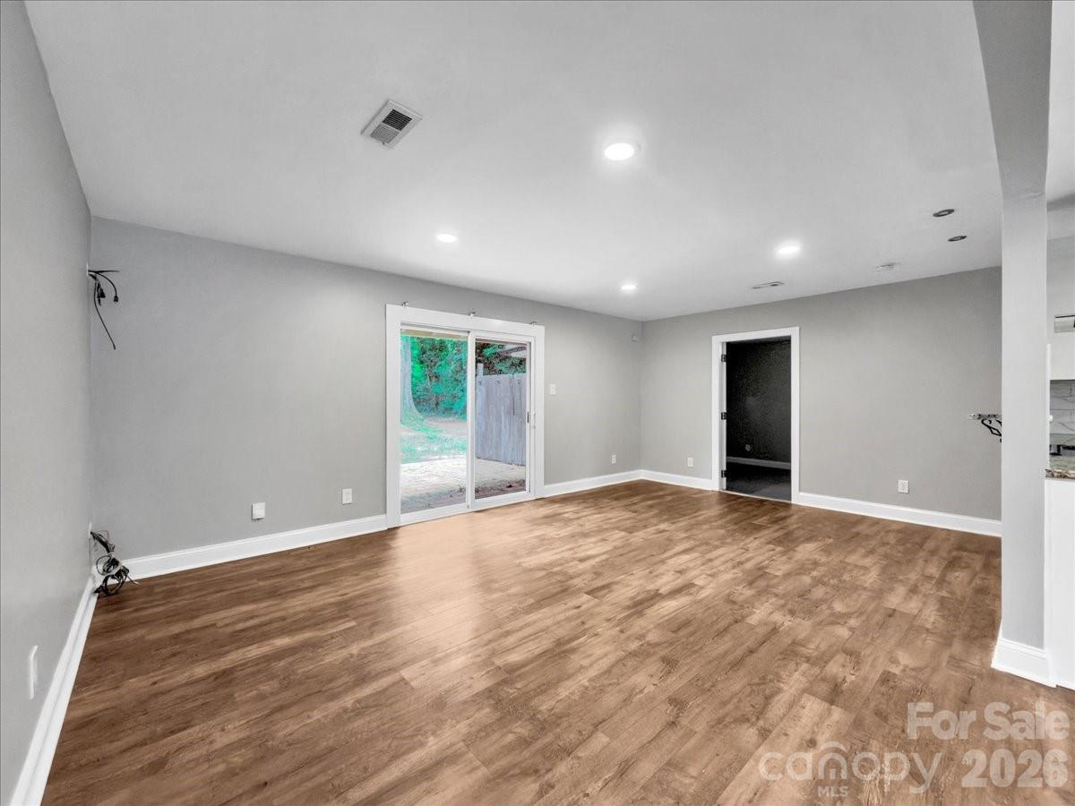 Single Family Residence at 1926 Tyvola Road, Charlotte, photo 18 of 23