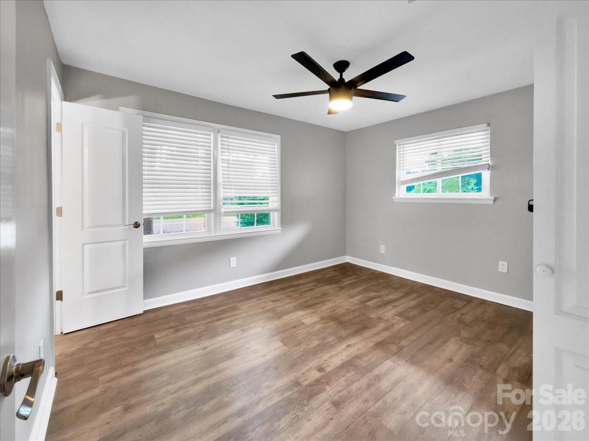 Single Family Residence at 1926 Tyvola Road, Charlotte, photo 10 of 23