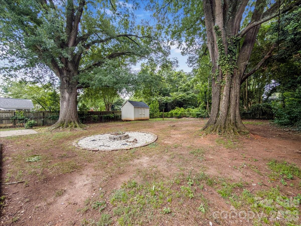 Single Family Residence at 1926 Tyvola Road, Charlotte, photo 19 of 23