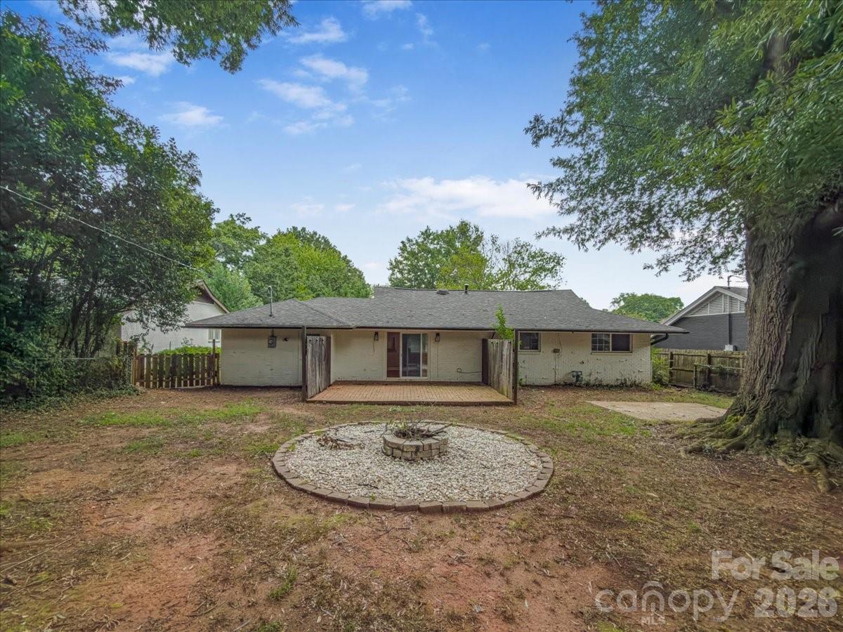 Single Family Residence at 1926 Tyvola Road, Charlotte, photo 21 of 23