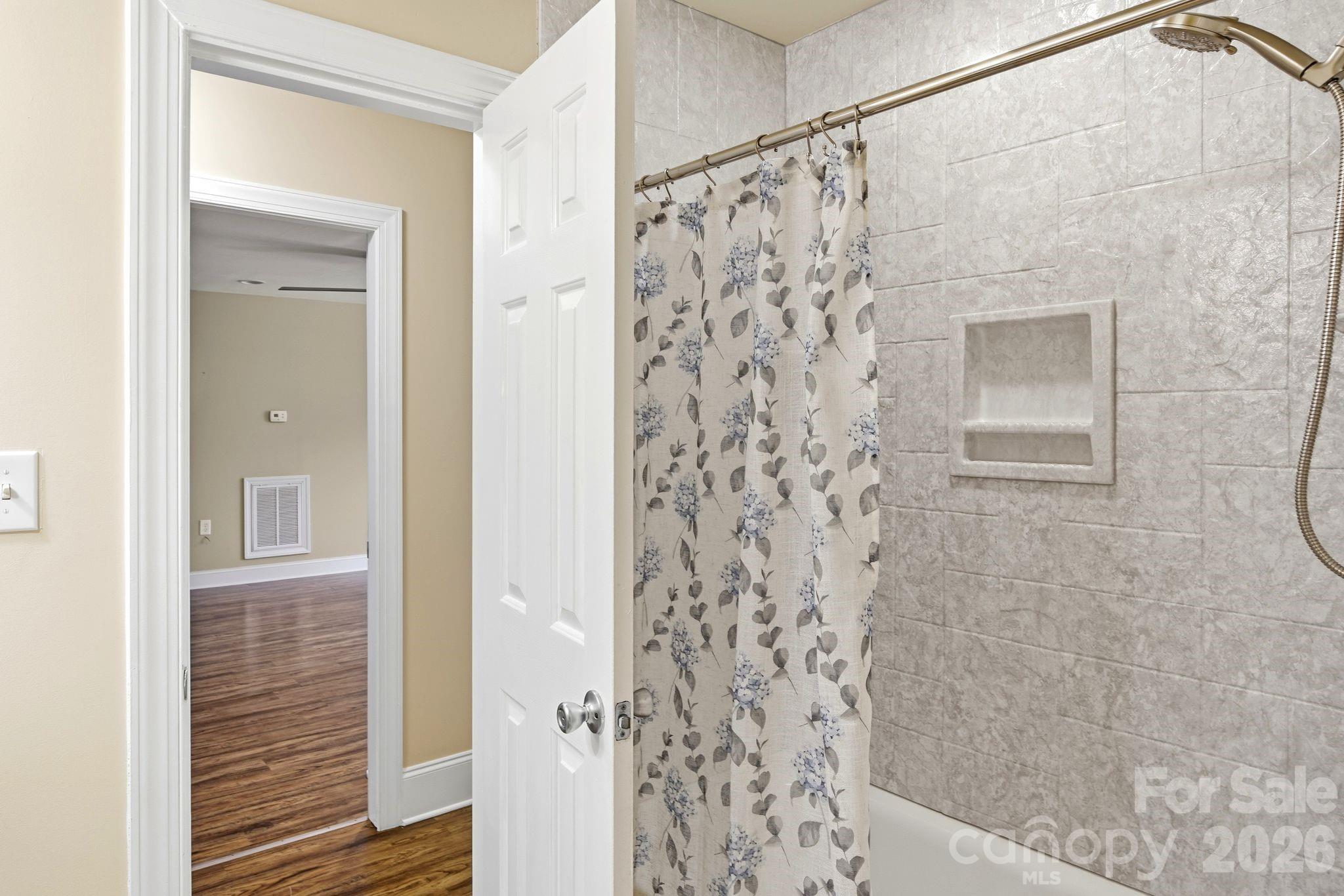 Upstairs Full Bath - 535 Hallman Drive, Rock Hill