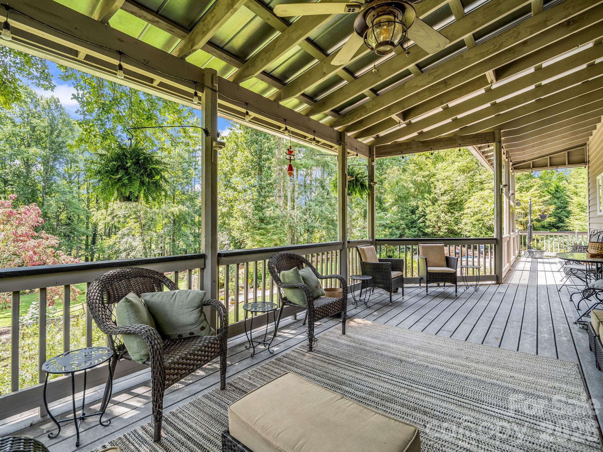Great entertaining space - 15 Ravenwood Drive, Fletcher