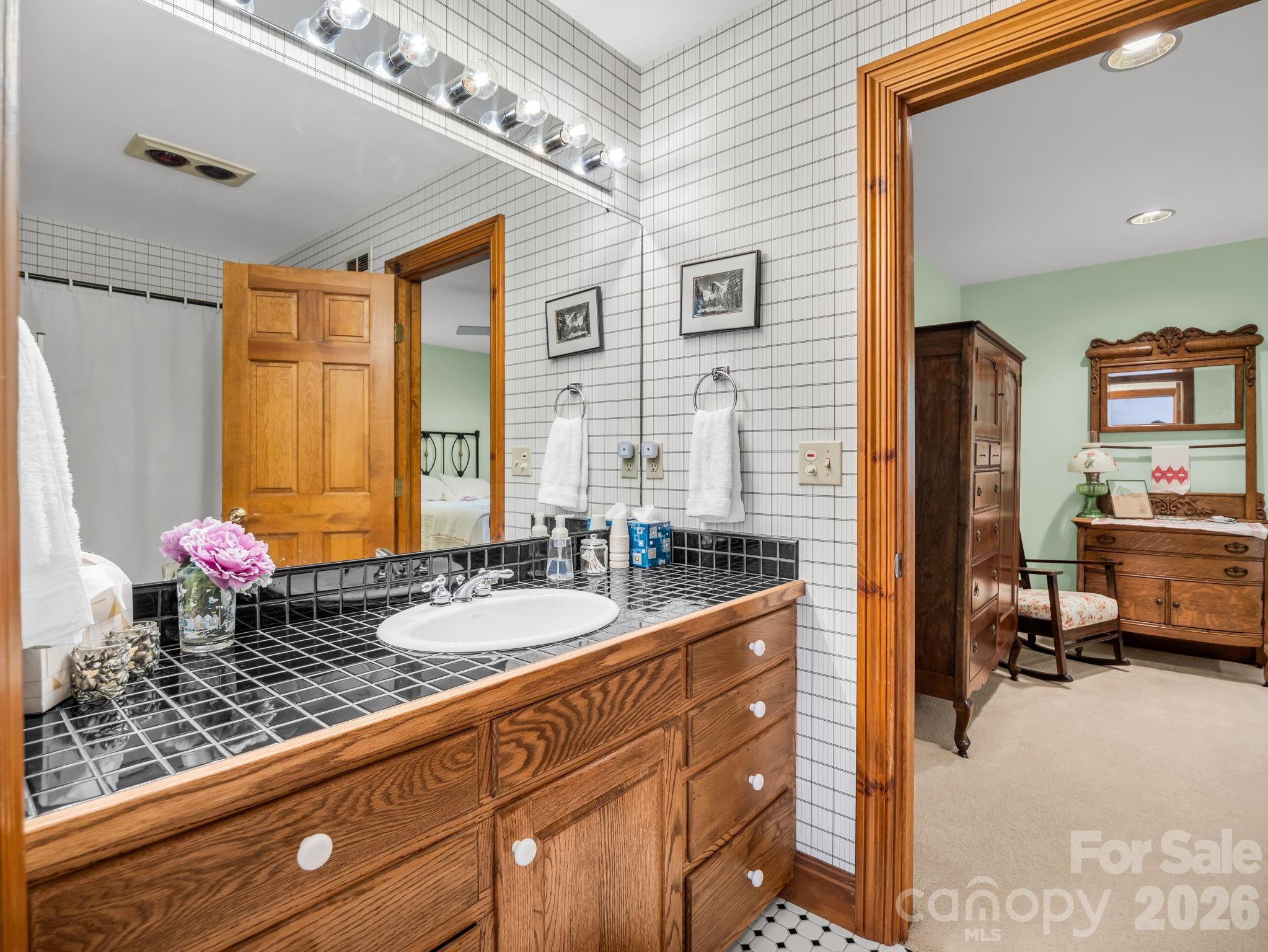 Jack and Jill bath for 2 bedrooms - 15 Ravenwood Drive, Fletcher