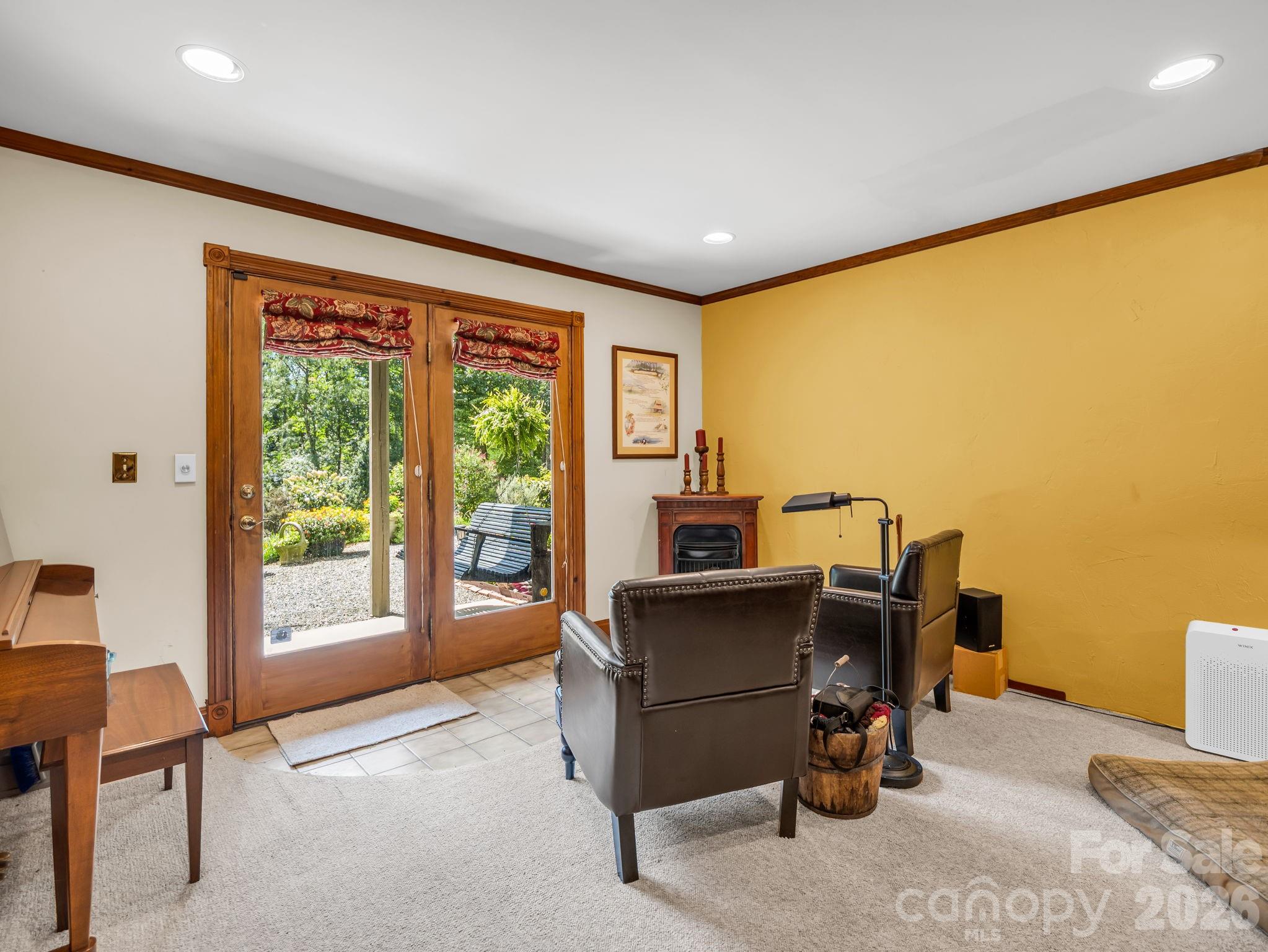 Cute nook with gas FP - 15 Ravenwood Drive, Fletcher