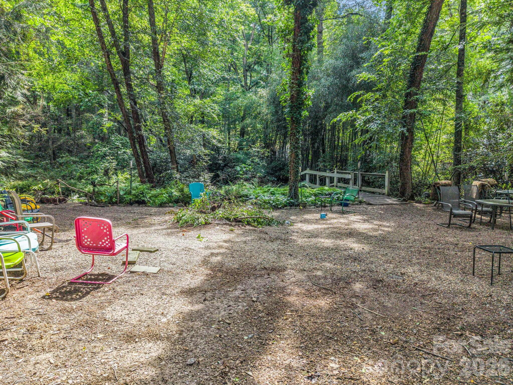 Wonderful lounging area in the yard - 15 Ravenwood Drive, Fletcher