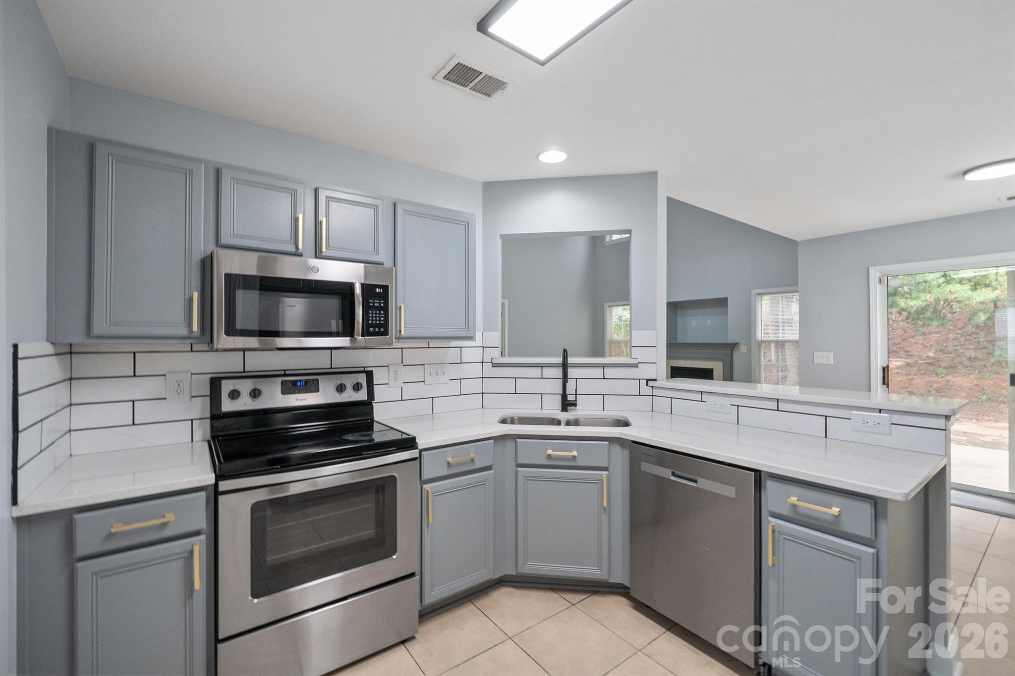 Single Family Residence at 2646 Amber Crest Drive, Gastonia, photo 11 of 37