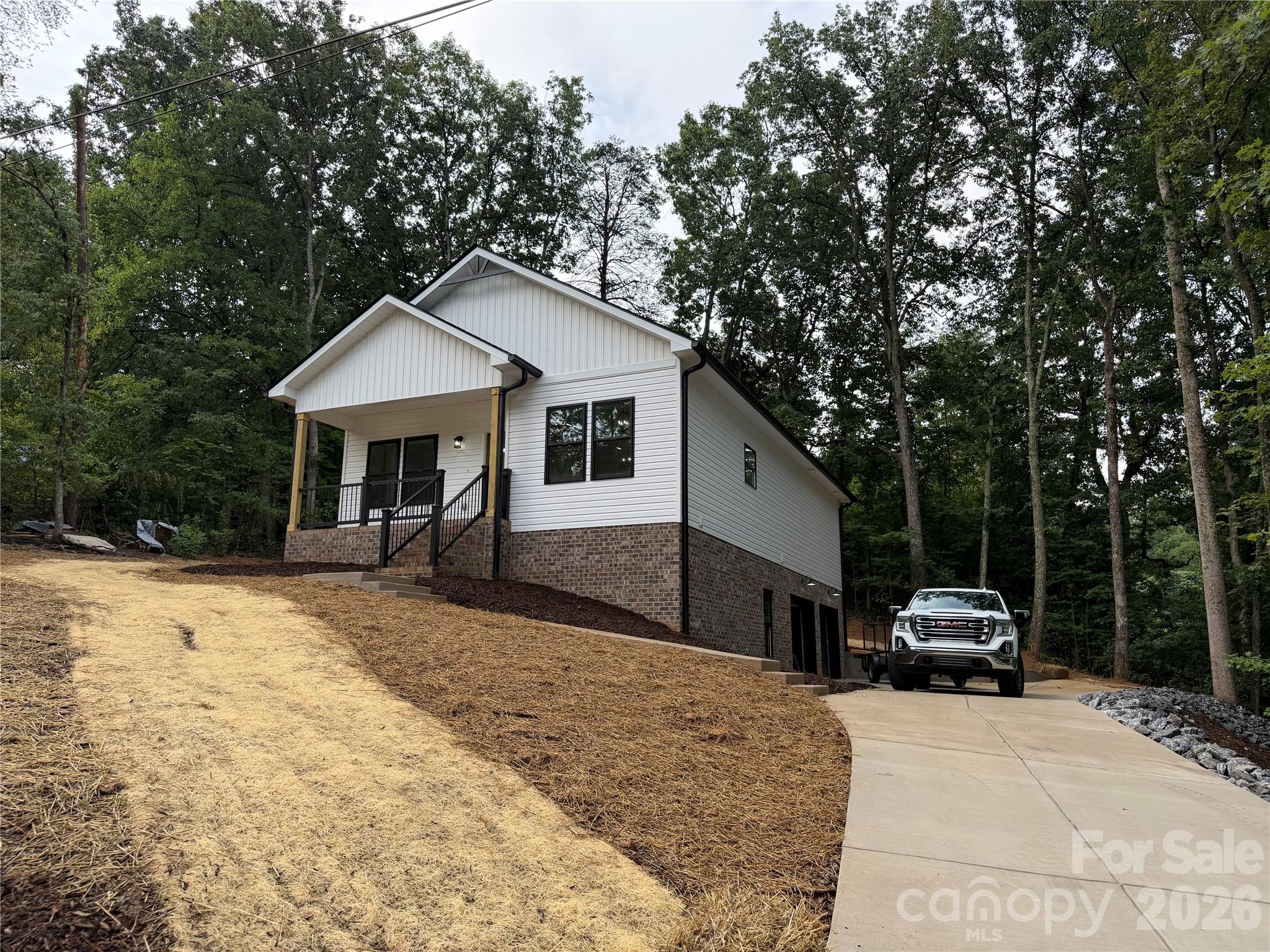 Sits on a hill with great curb appeal! - 1135 Pinebrook Avenue SE, Valdese