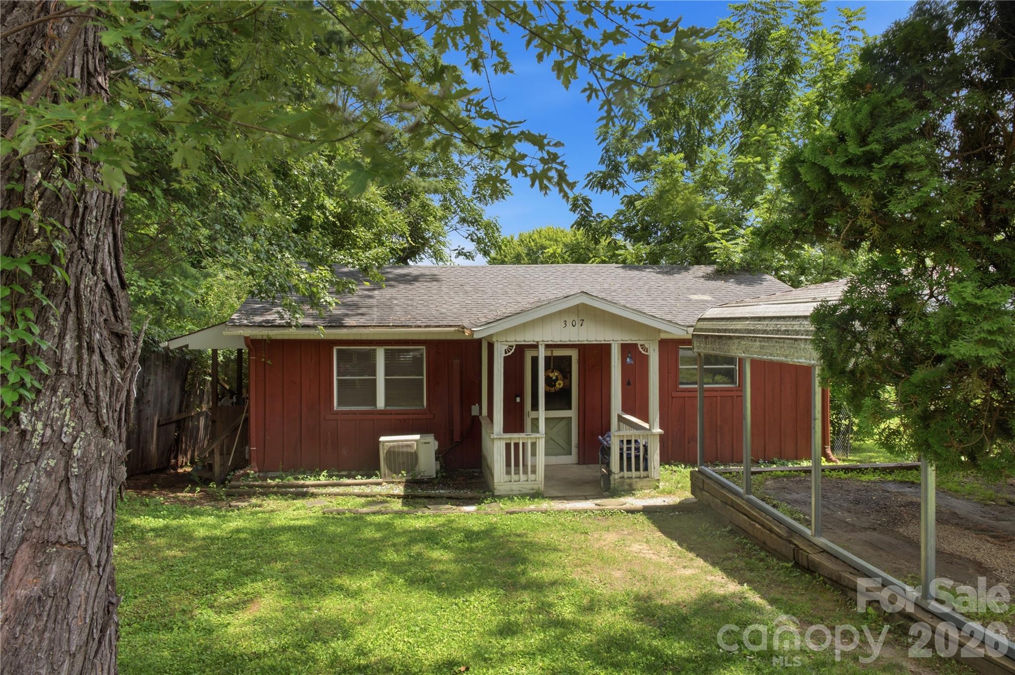 Single Family Residence at 307 Beverly Avenue, Hendersonville, photo 2 of 32
