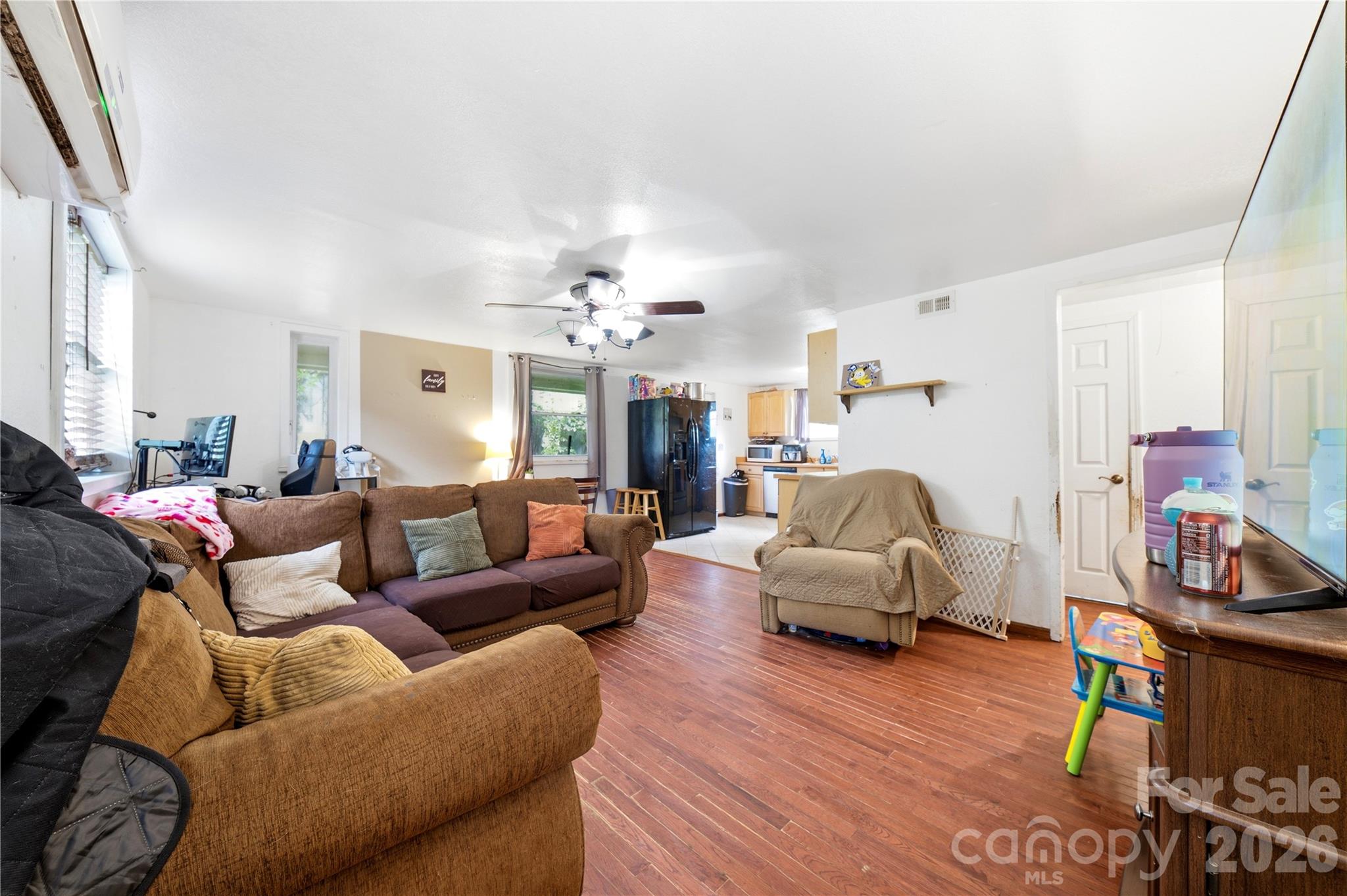 Single Family Residence at 307 Beverly Avenue, Hendersonville, photo 4 of 32