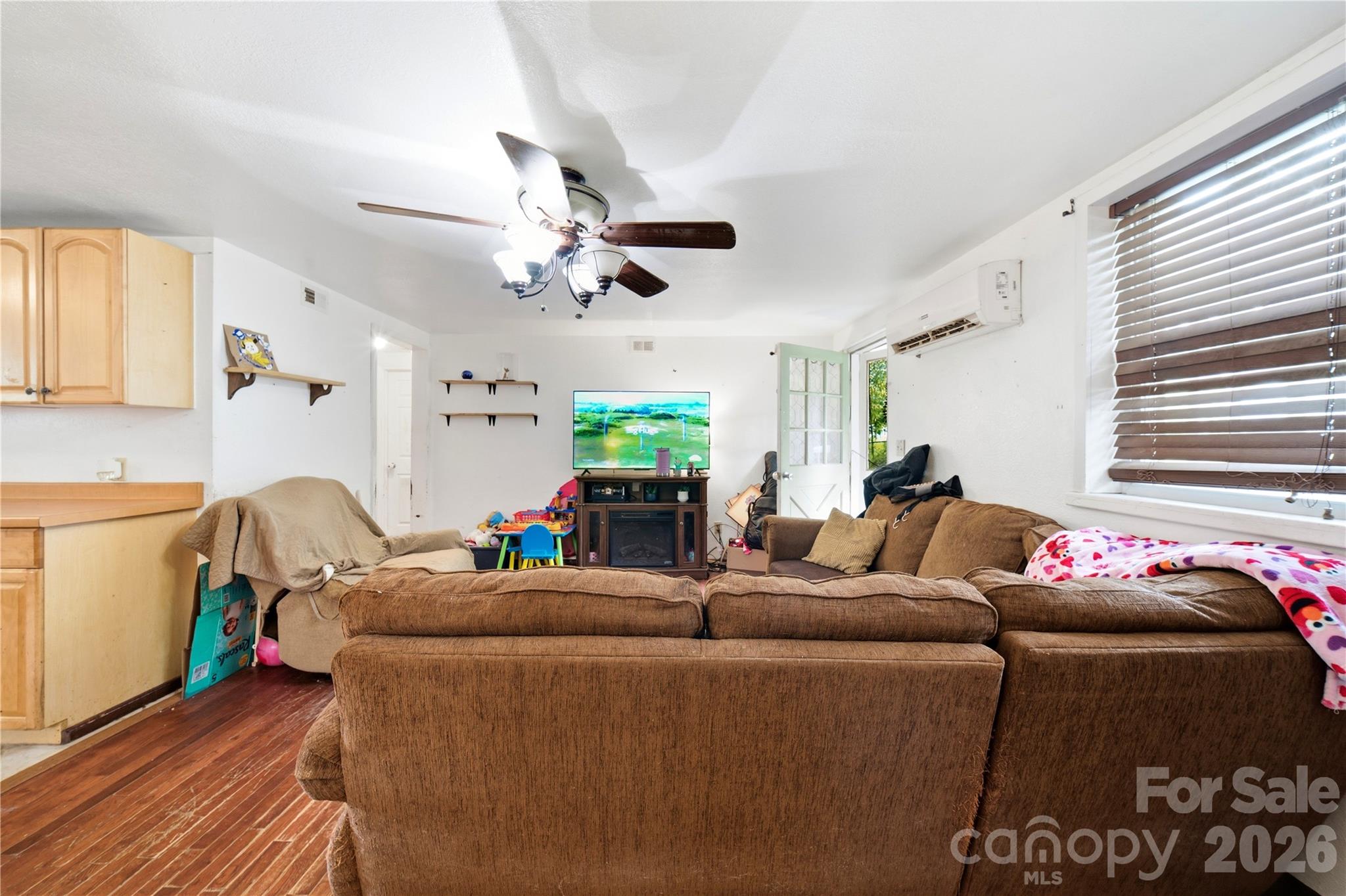 Single Family Residence at 307 Beverly Avenue, Hendersonville, photo 6 of 32