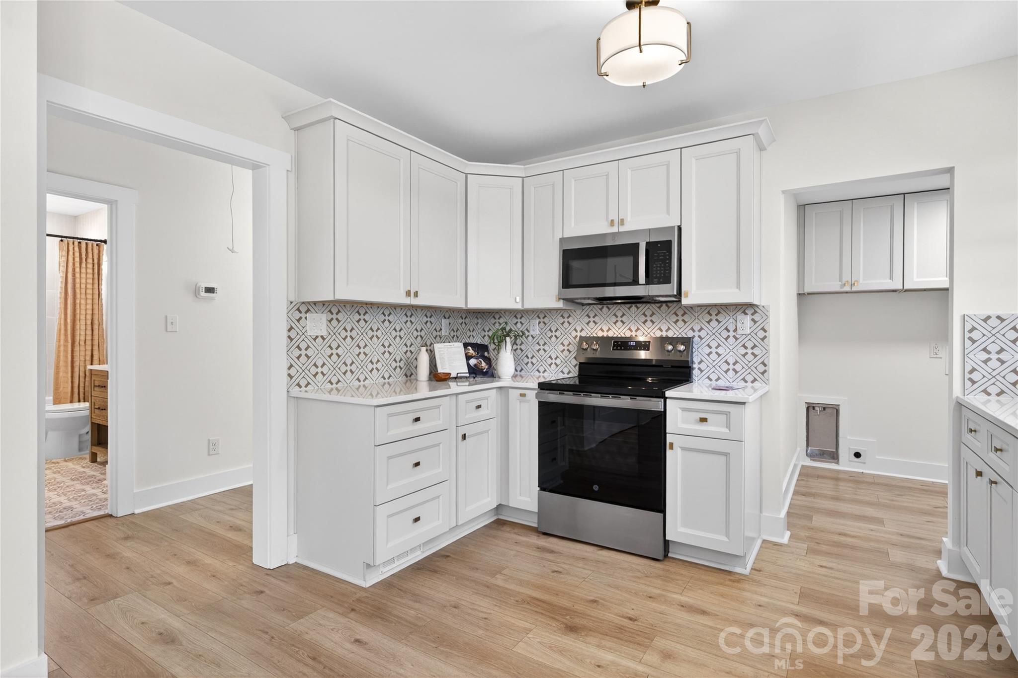 Single Family Residence at 309 W Gold Street, Kings Mountain, photo 13 of 24