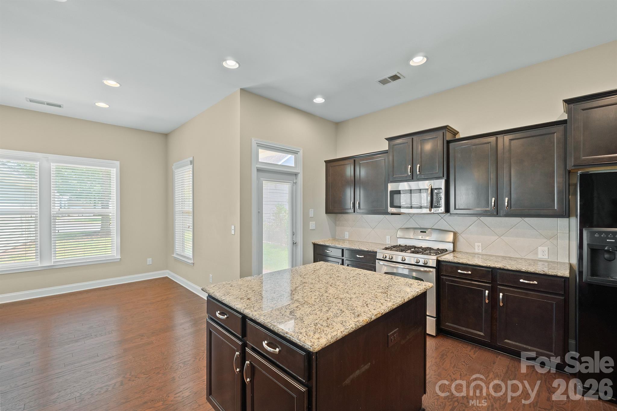 Single Family Residence at 331 Montibello Drive, Mooresville, photo 17 of 48
