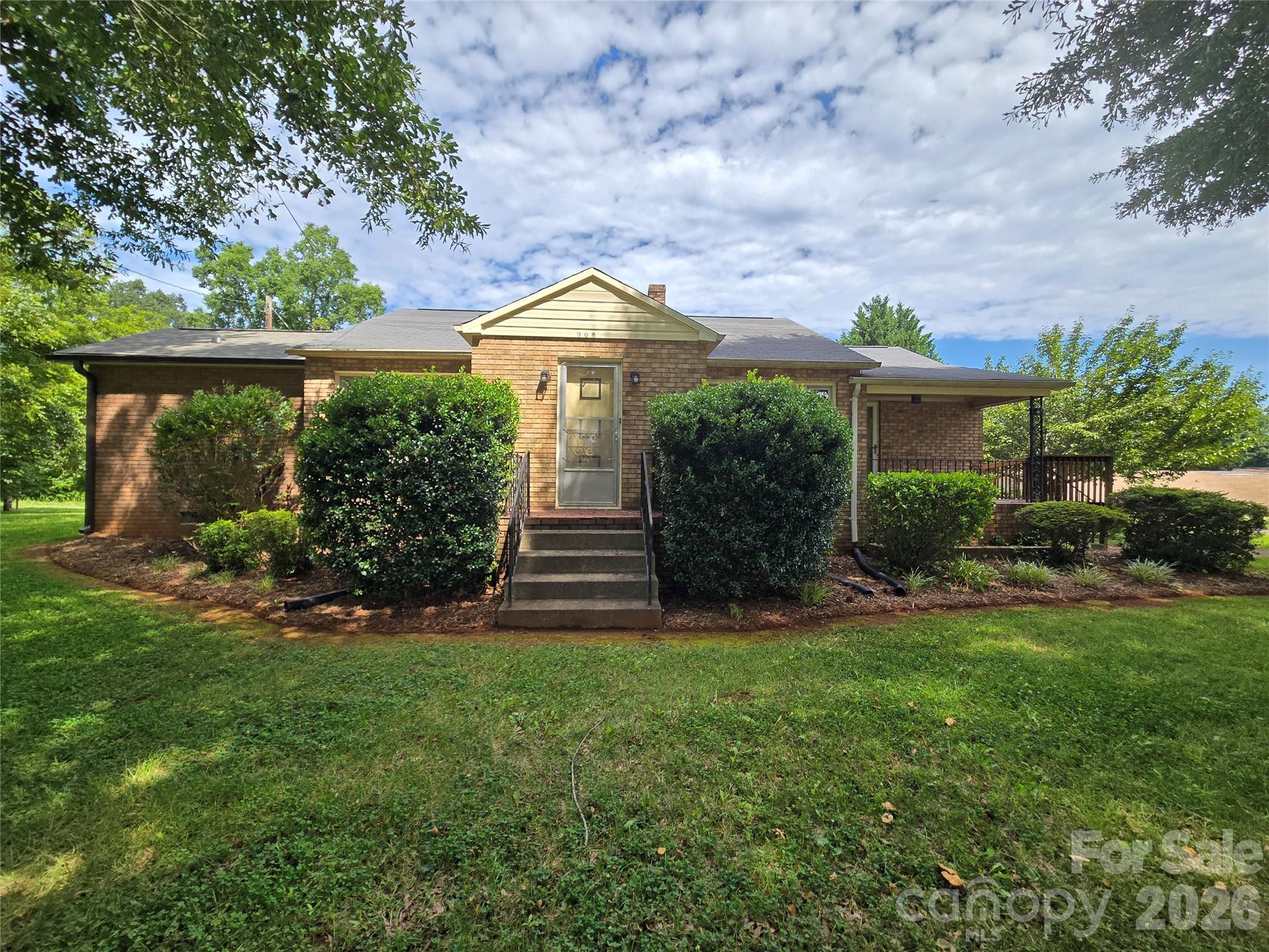 Single Family Residence at 305 Oakland Avenue Avenue, Morganton