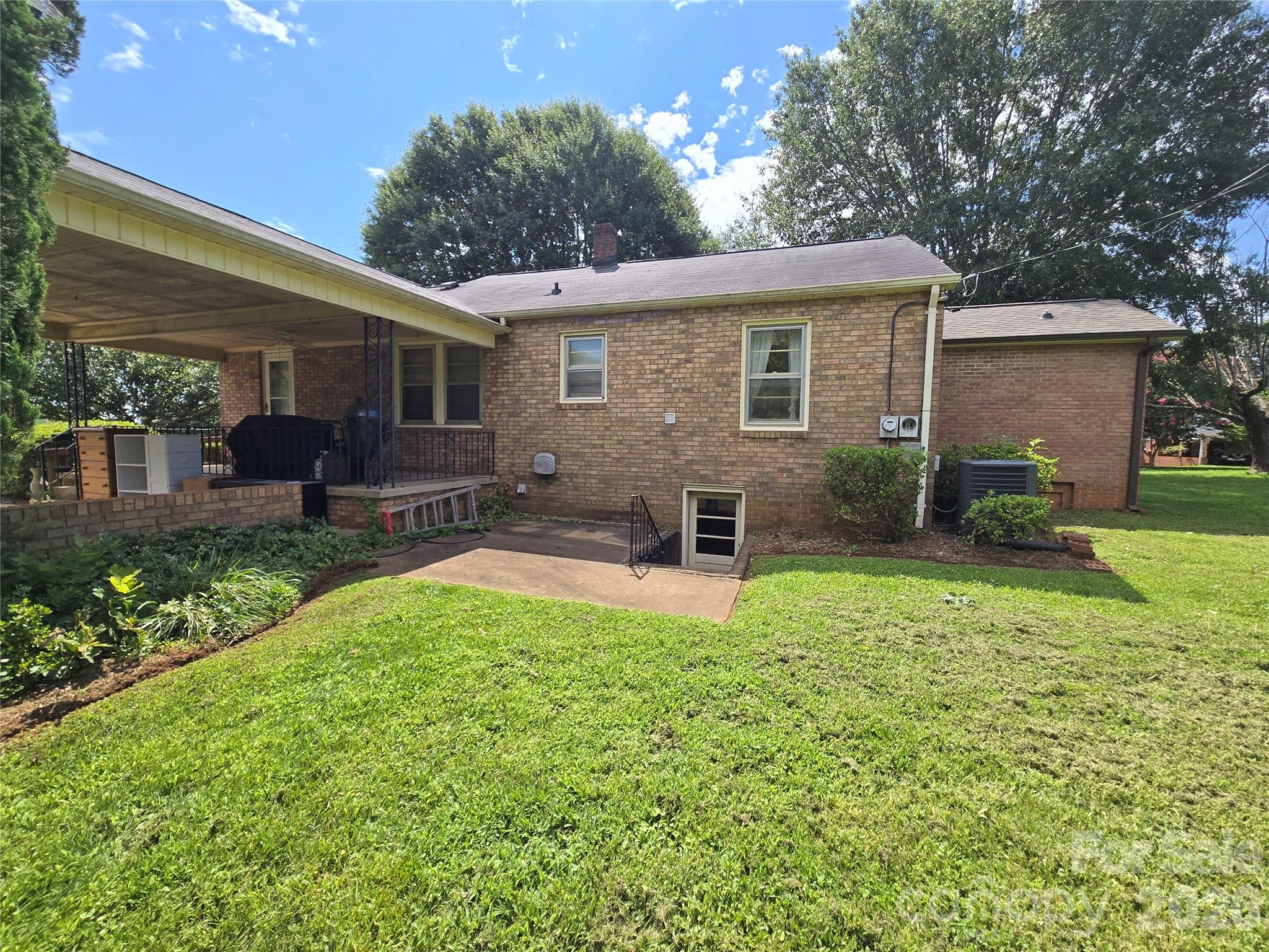 Single Family Residence at 305 Oakland Avenue Avenue, Morganton, photo 5 of 30