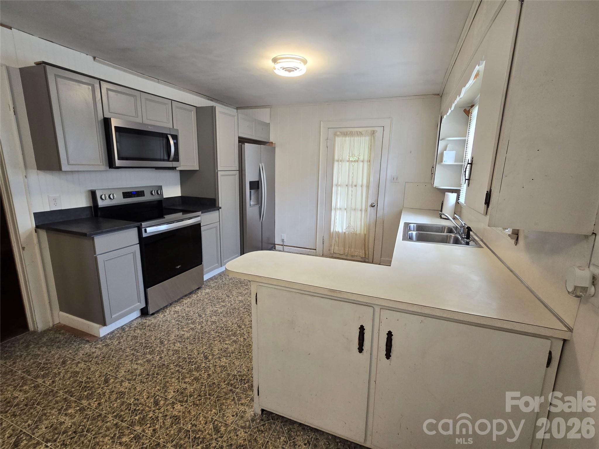 Single Family Residence at 305 Oakland Avenue Avenue, Morganton, photo 9 of 30