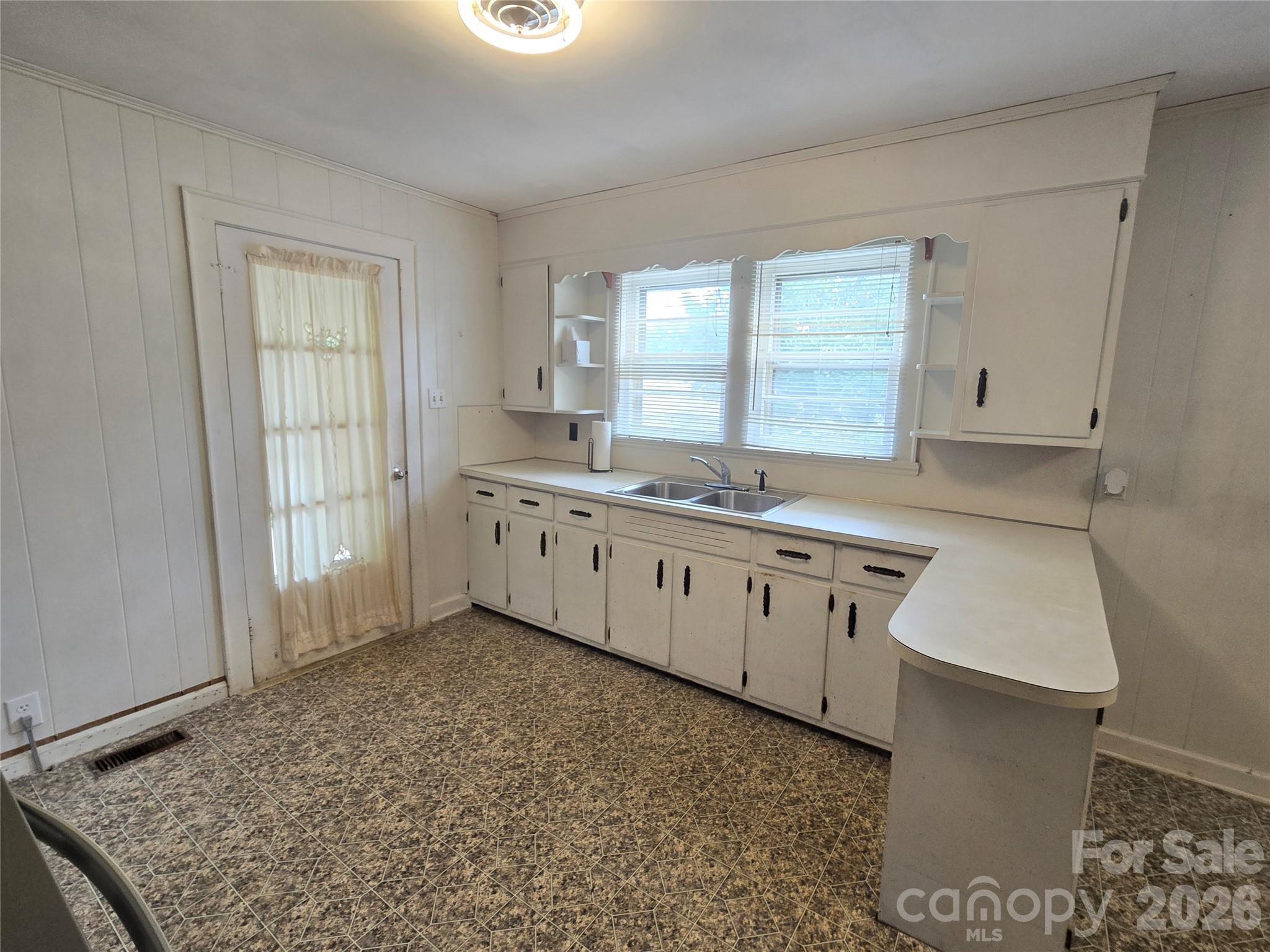 Single Family Residence at 305 Oakland Avenue Avenue, Morganton, photo 16 of 30