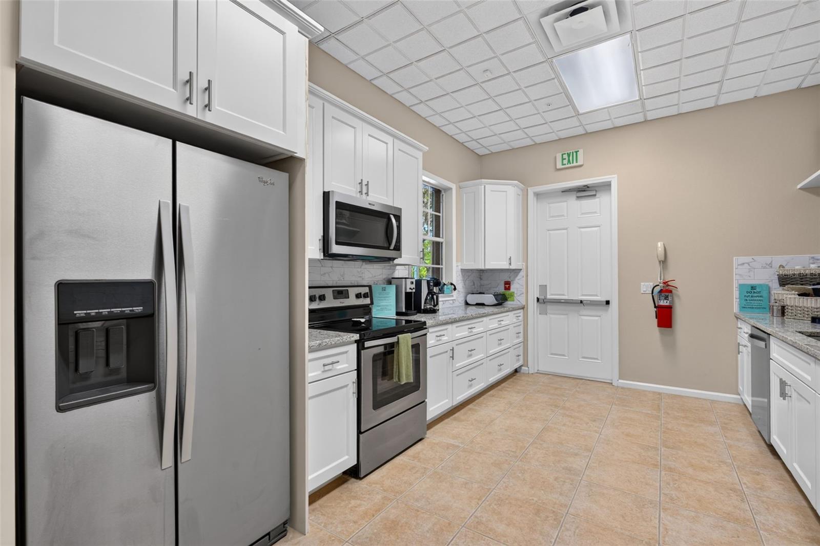 Club House Kitchen - 7492 BOTANICA PKWY #102, SARASOTA