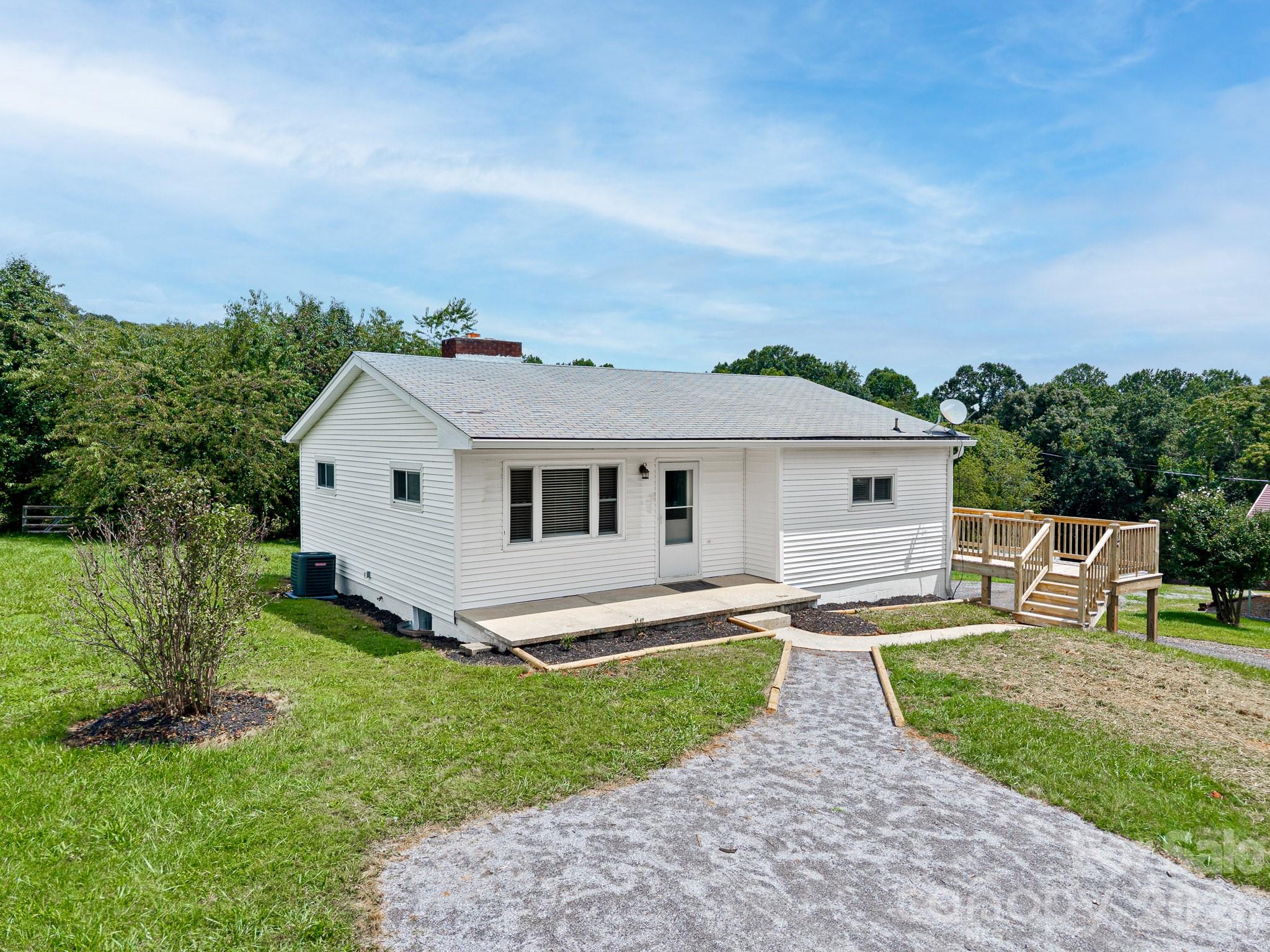 Single Family Residence at 12 Baker Road, Asheville, photo 2 of 29
