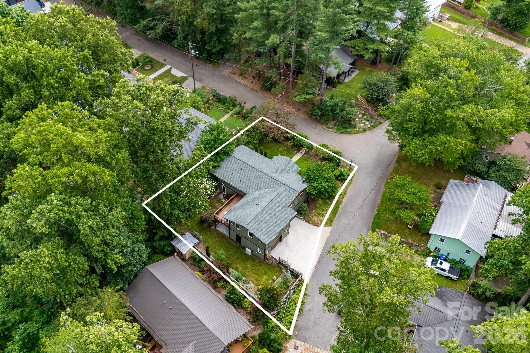 Single Family Residence at 10 Davenport Place, Asheville, photo 47 of 47