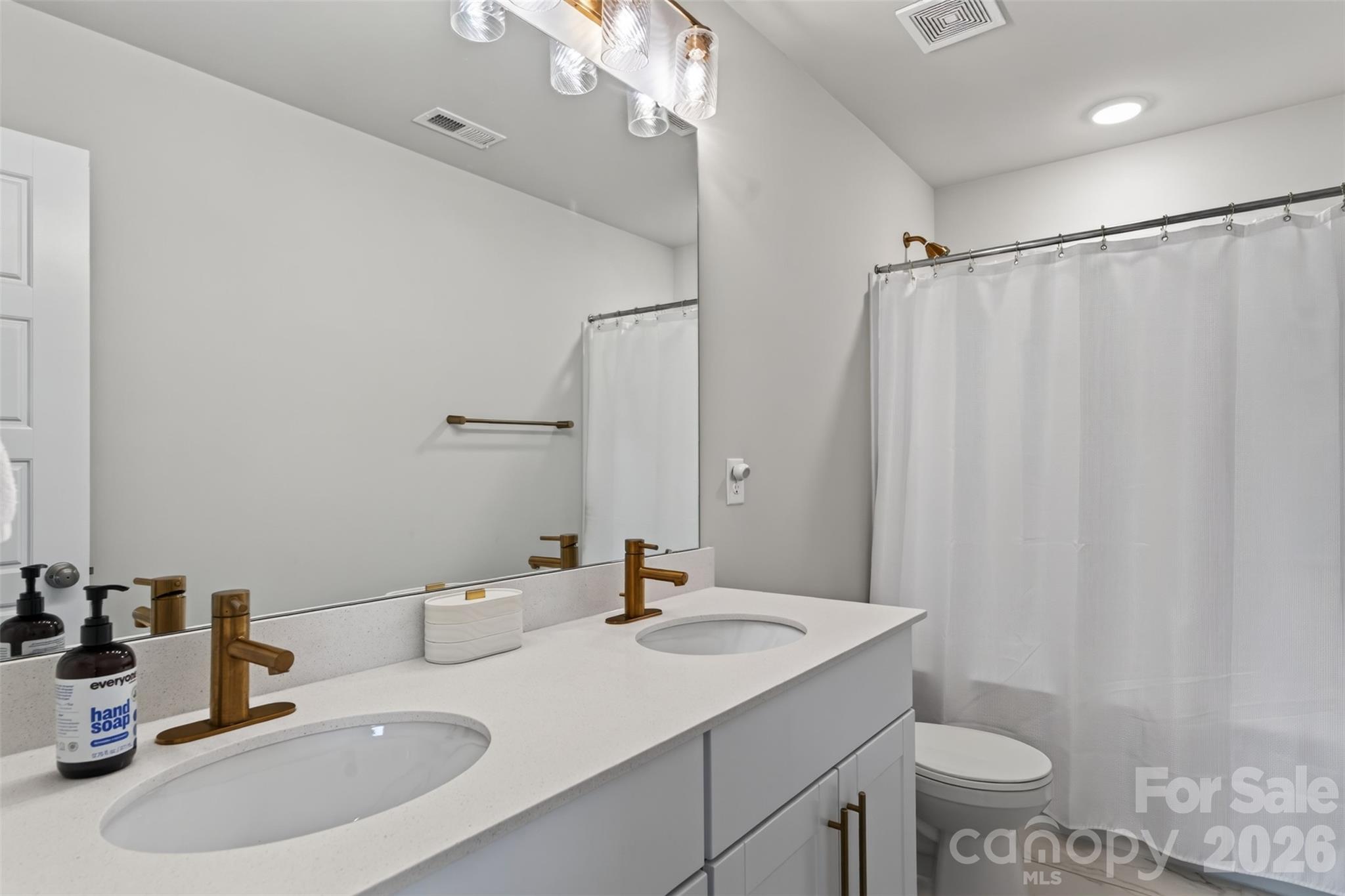 Full bath upstairs - 14103 Belmont Greene Drive, Charlotte