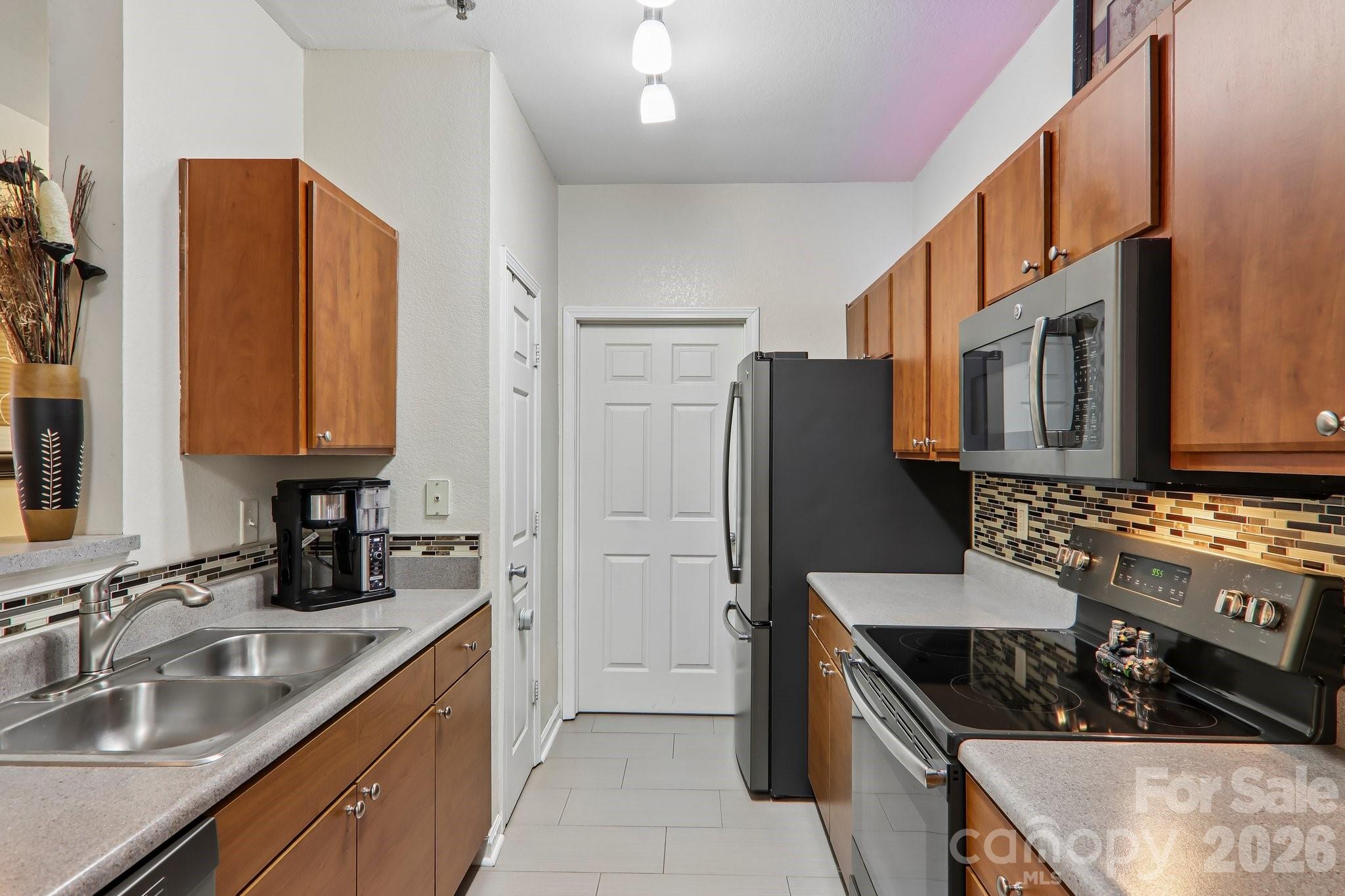 Condominium at 100 Vista Lake Drive, Candler, photo 15 of 43