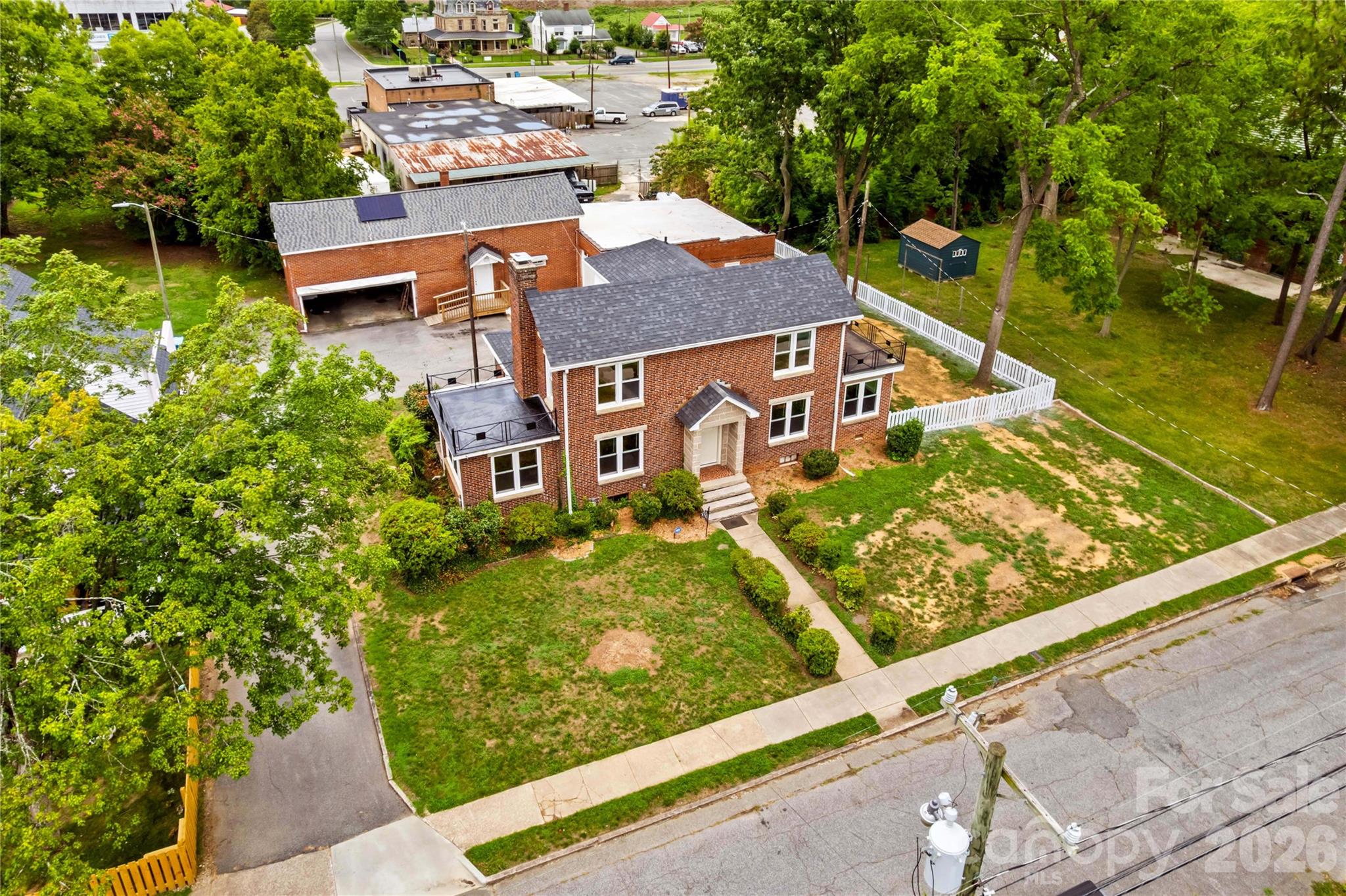 Close proximity to downtown with a large lot and additional buildings. - 615 S Church Street, Salisbury