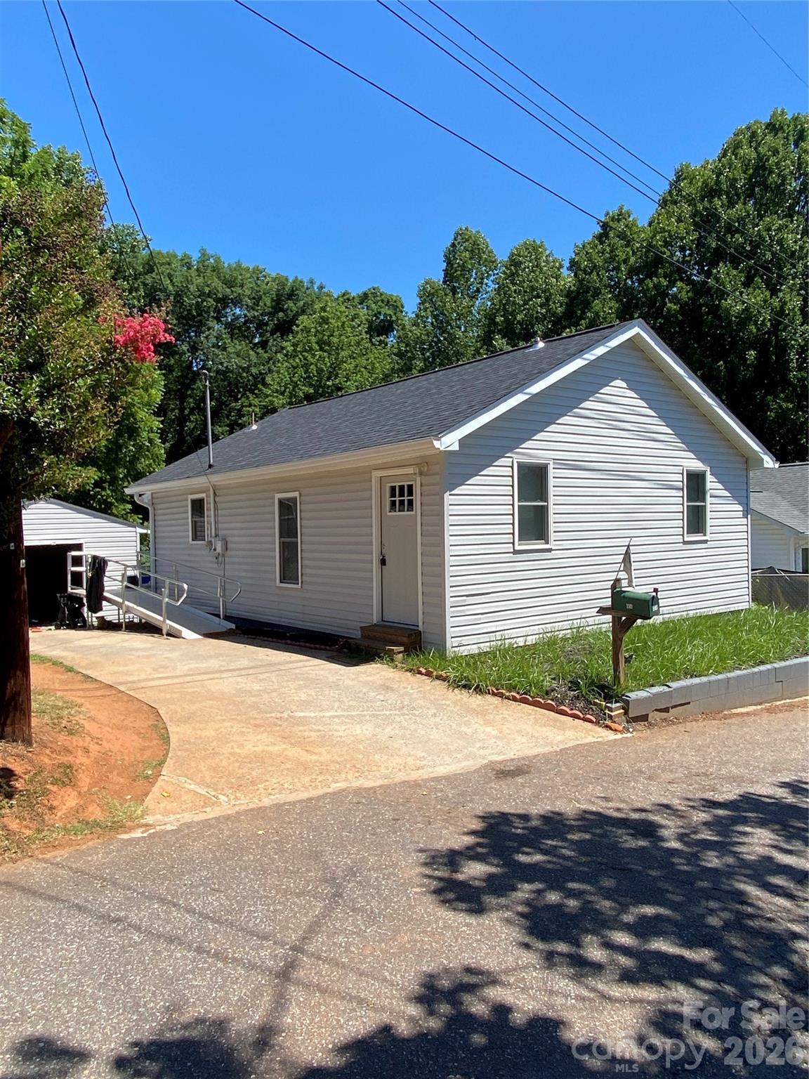 Single Family Residence at 604 Peden Street, North Wilkesboro, photo 3 of 18
