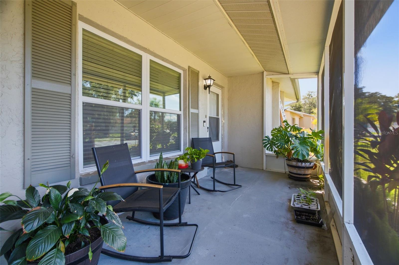 Enclosed front porch - 7907 DEER FOOT DR, NEW PORT RICHEY