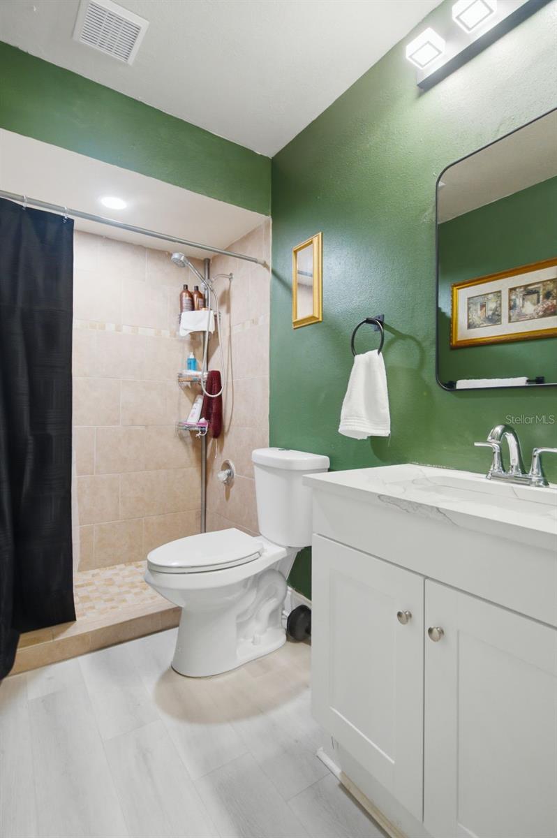 Full Bath - 7907 DEER FOOT DR, NEW PORT RICHEY